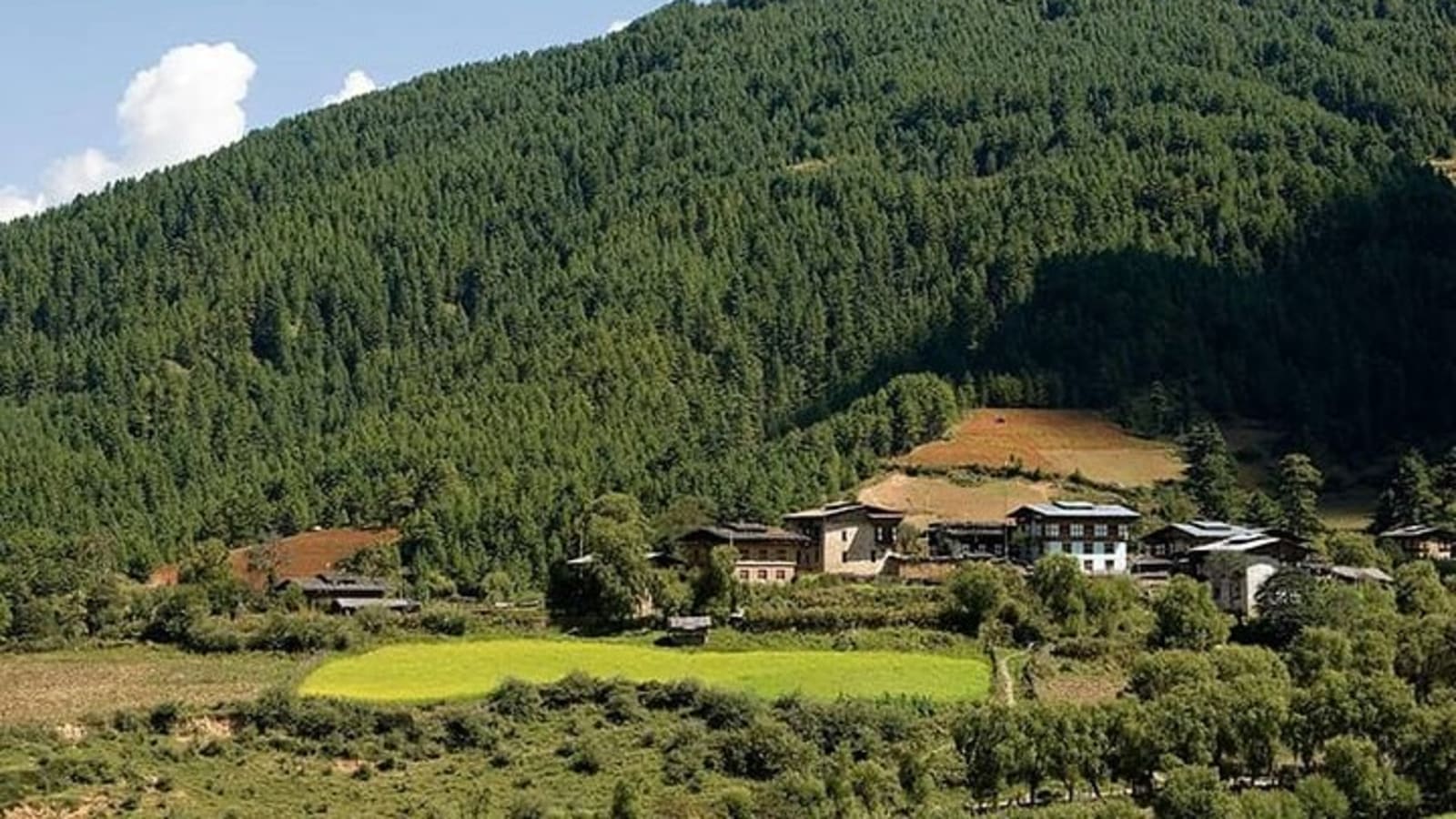 14 Days Bhutan Cultural Tour With 2-Day Trek in Bumthang Valley
