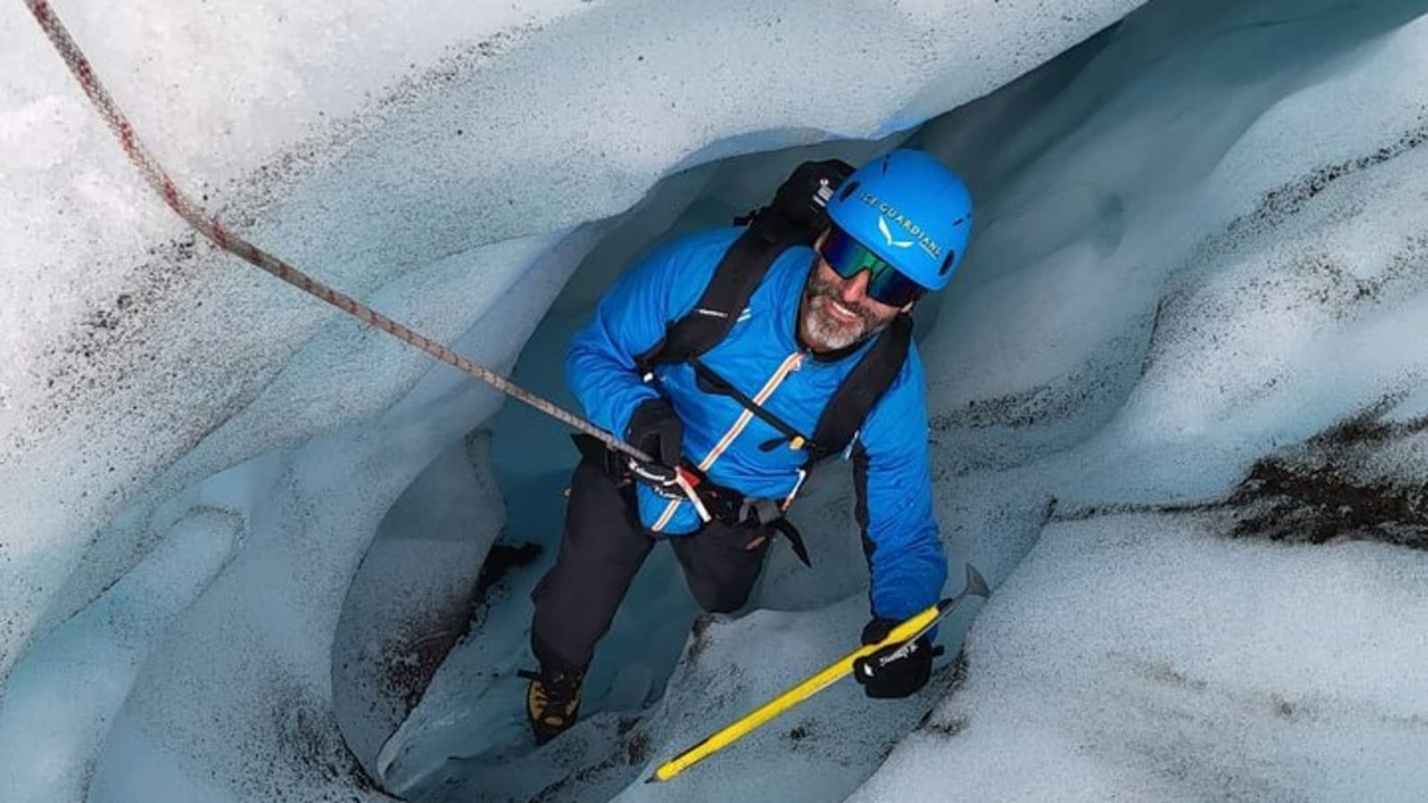Full Day on Vatnajökull Adventurous Glacier Exploration Hike