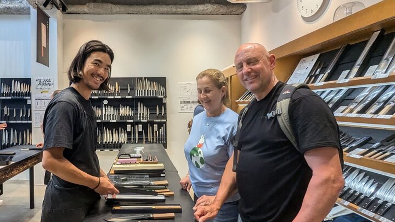 Asakusa: Japanese kitchen knife store visits after history tour