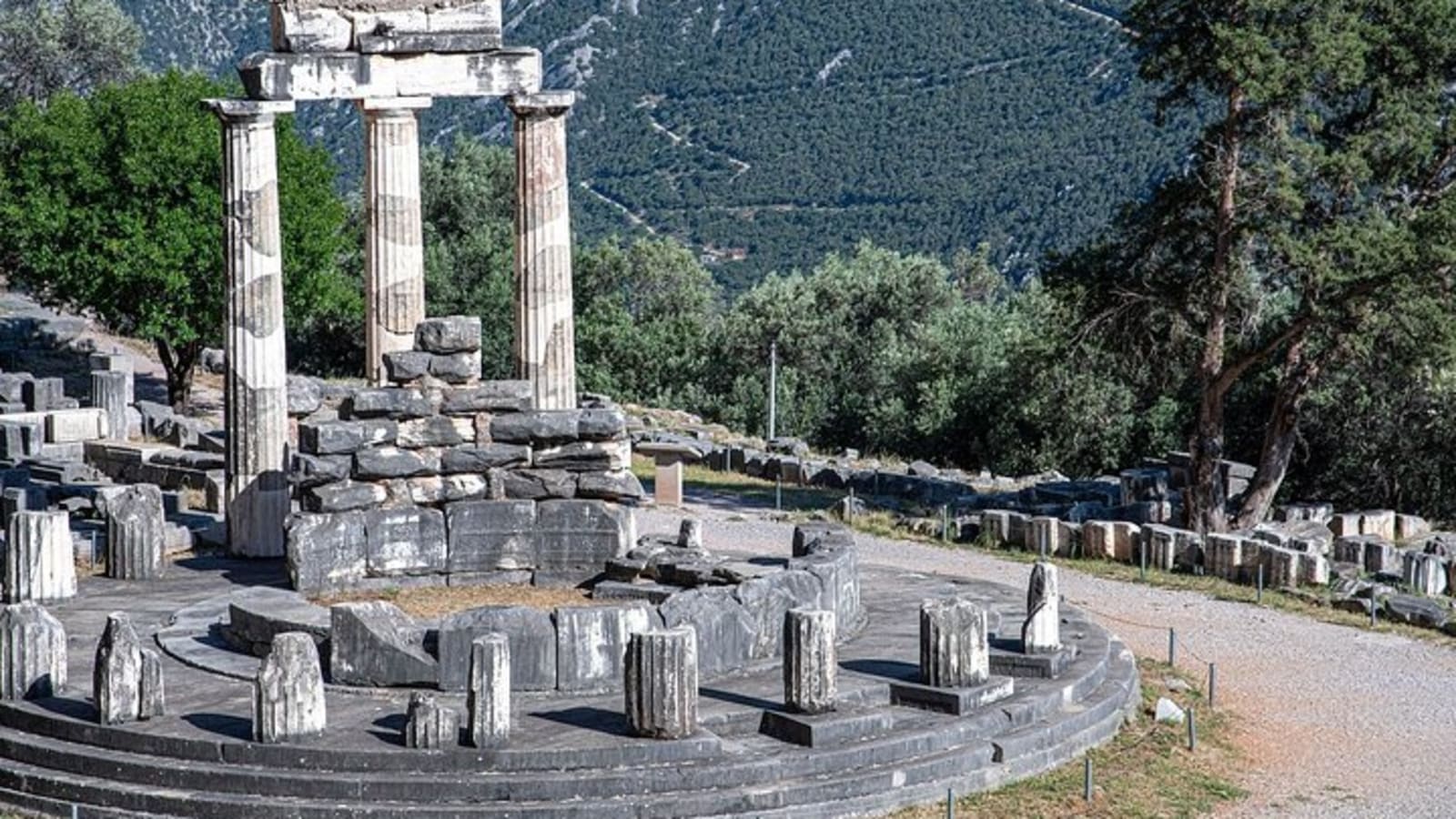 2 Days Private Tour from Athens to Delphi and Meteora