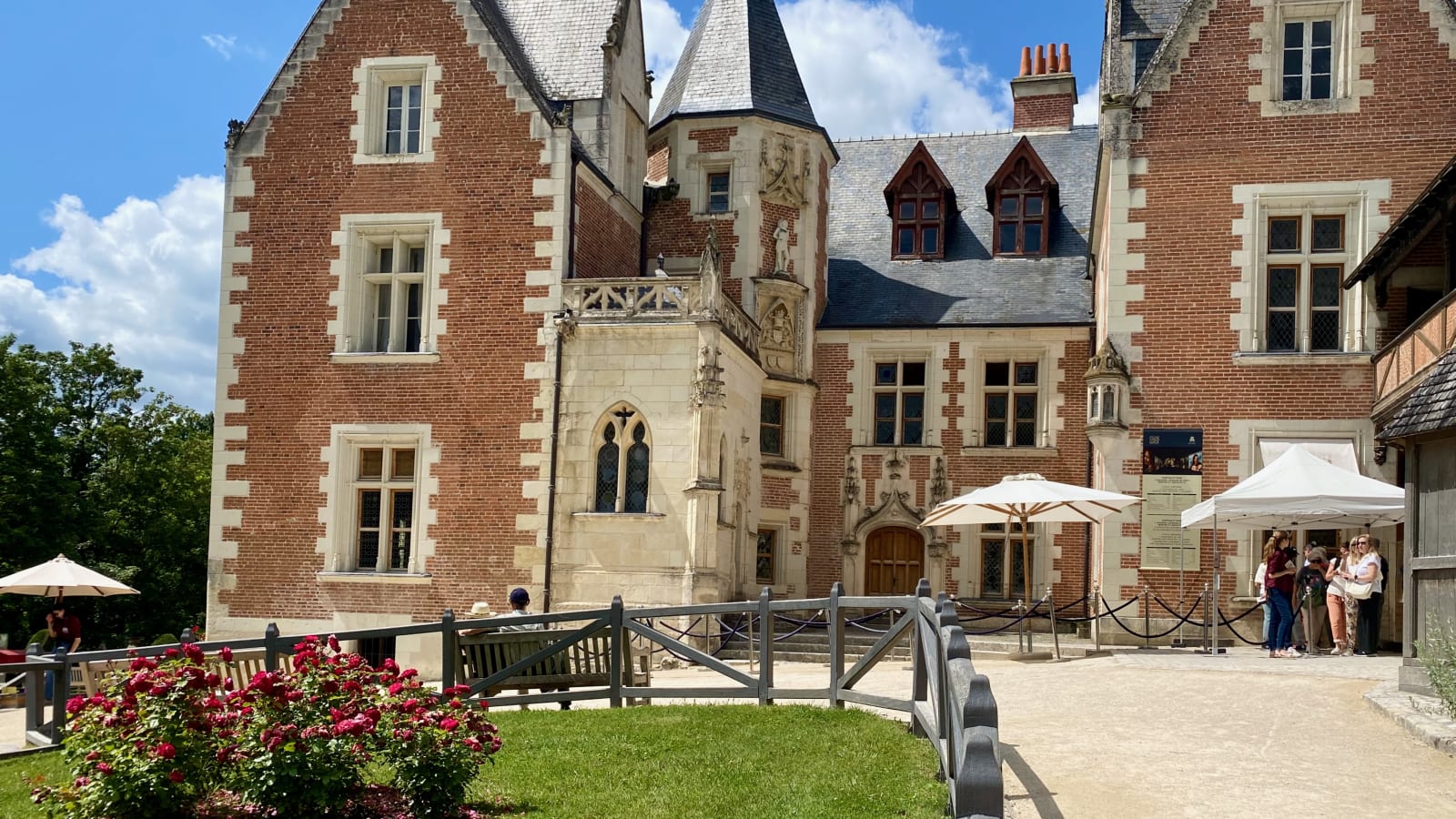 Loire Valley Castles Chenonceau Amboise & Da Vinci Small Group Trip from Paris.