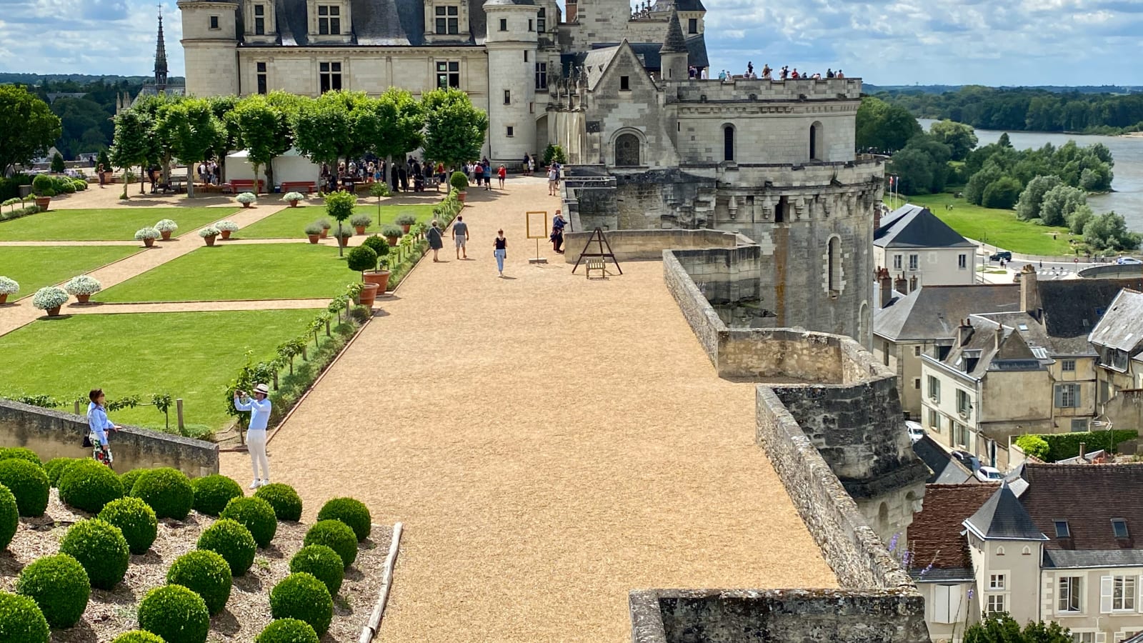 3-day Private Top 7 Loire Castles 2 Wine tasting Live Guided Trip.