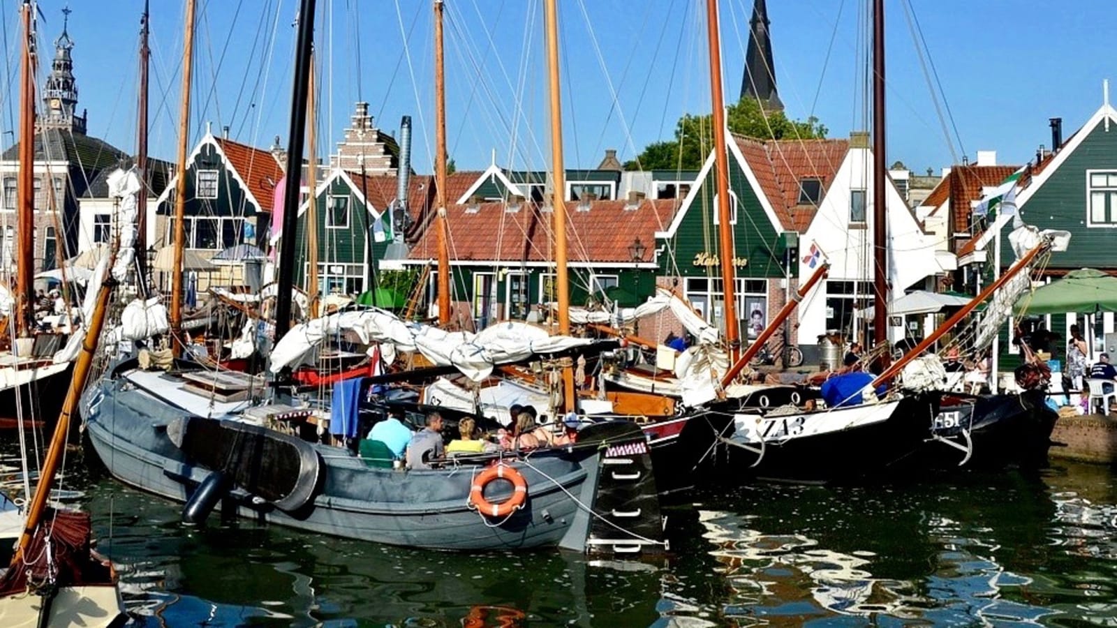 3-day Private Tour Paris Bruges — Brussels — Antwerp — Amsterdam by Minivan.
