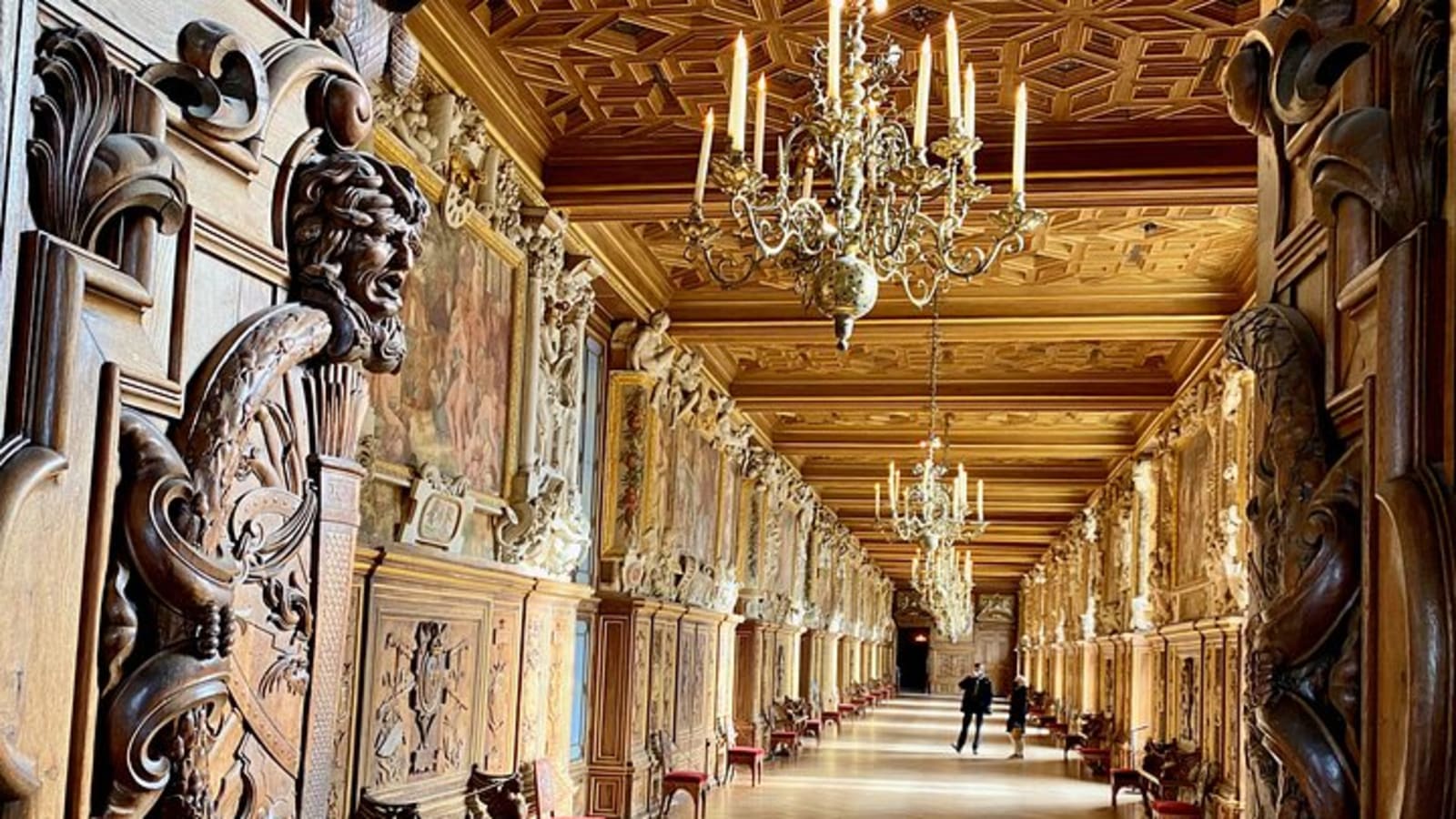 Fontainebleau, Versailles, Trianon Small group from Paris.