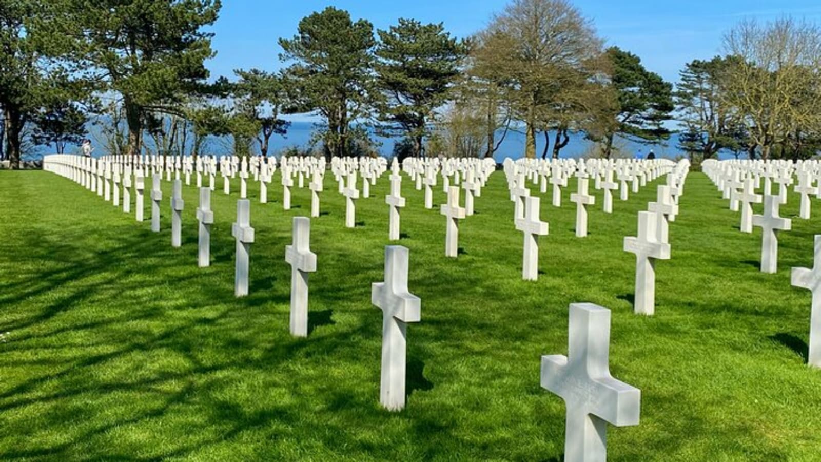 Private Normandy D-Day trip to Top 5 Sights from Caen or Bayeux by Mercedes.