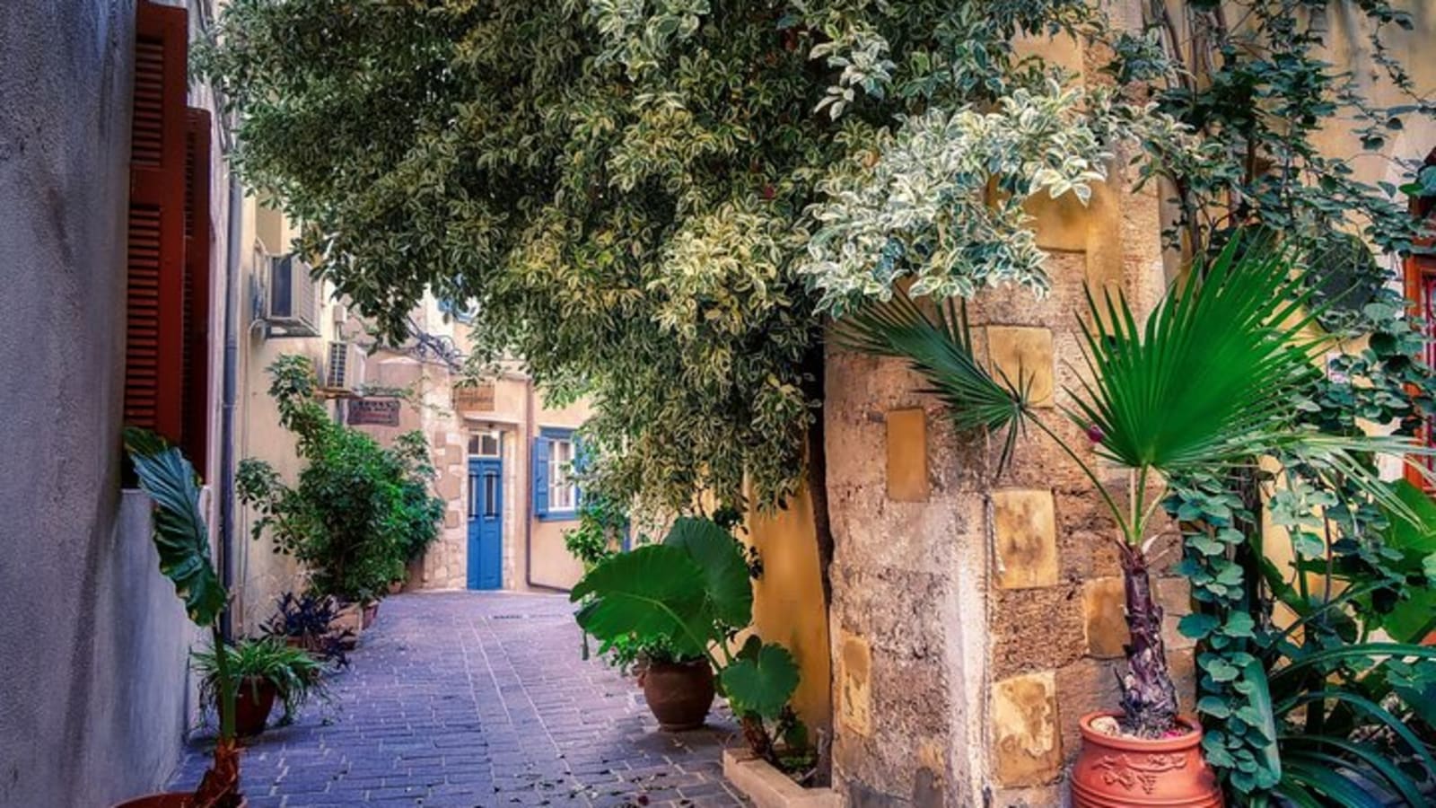 Chania Old Town, Public Market and Chrisopigi Monastery Tour