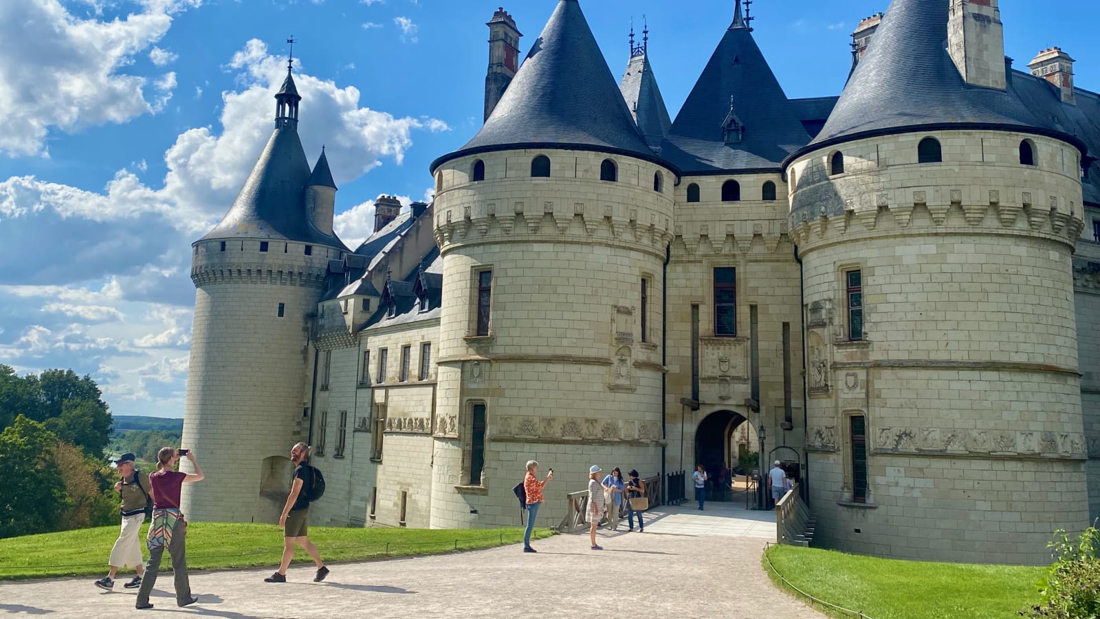 2-day Private Loire Castles & Wine tastings trip by Minivan from Tours.