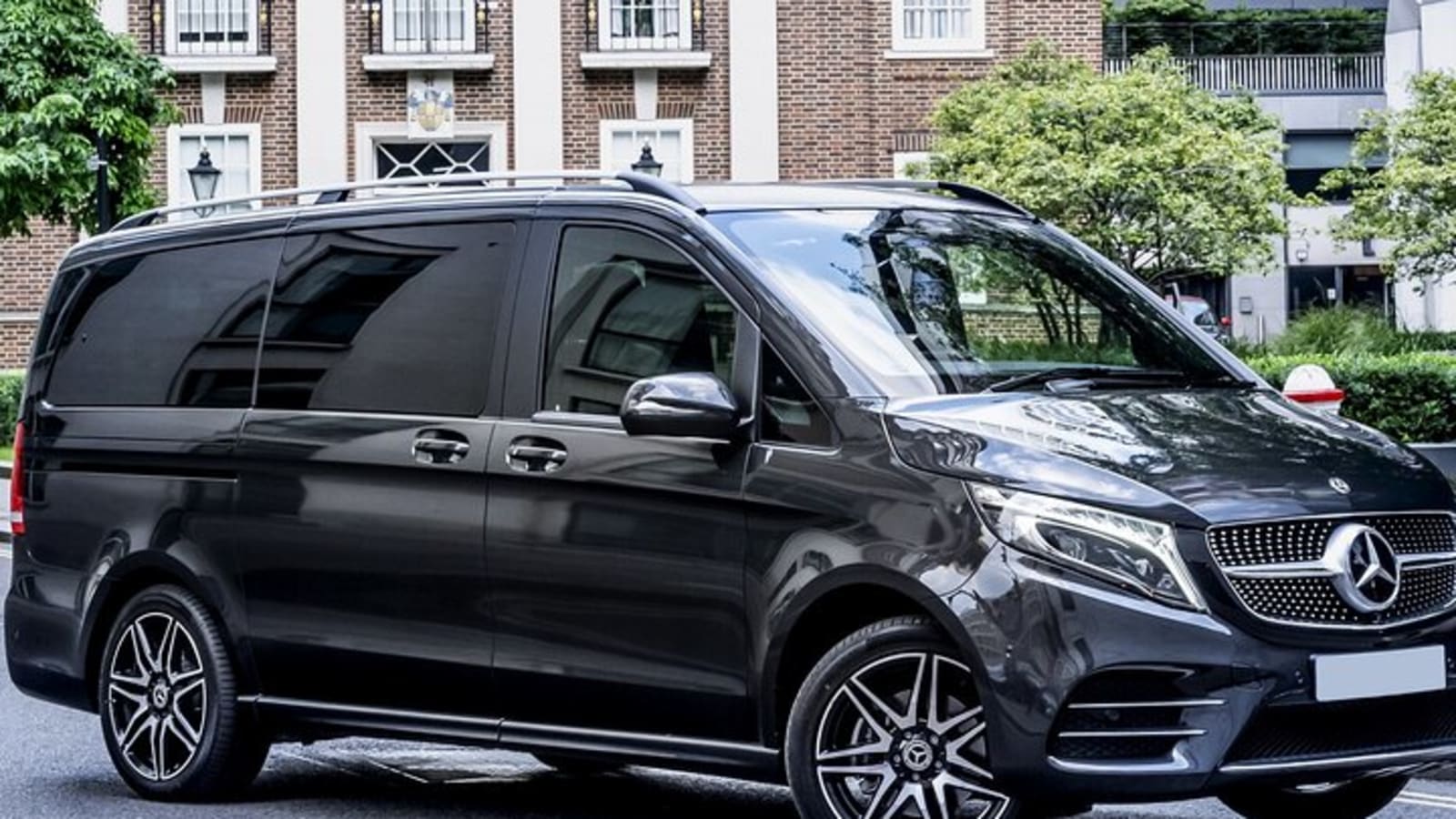 Airport Transfer: Brussels to Brussels Airport BRU by Luxury Van