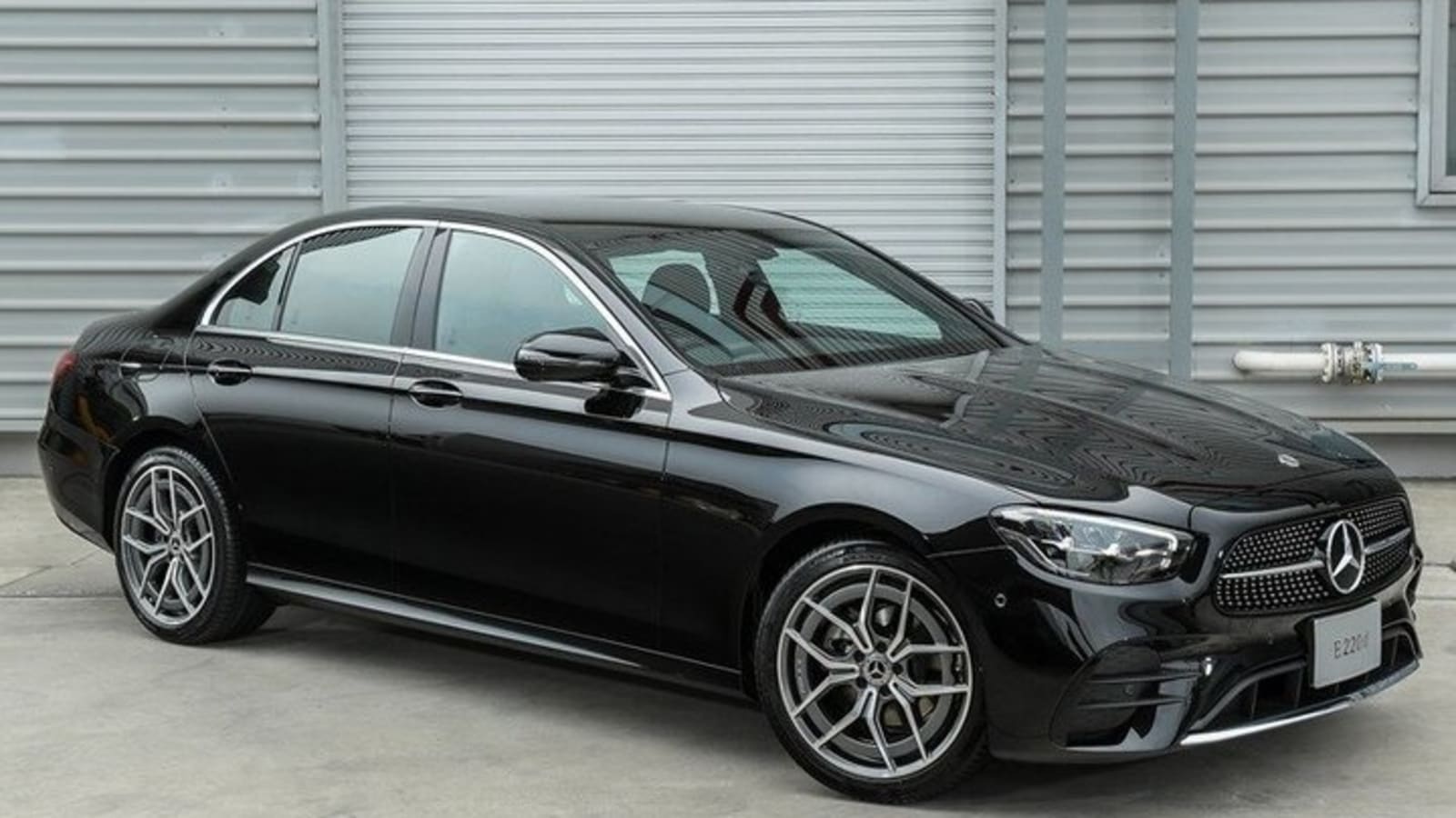Departure Transfer: Lyon to Lyon Airport LYS by Business Car