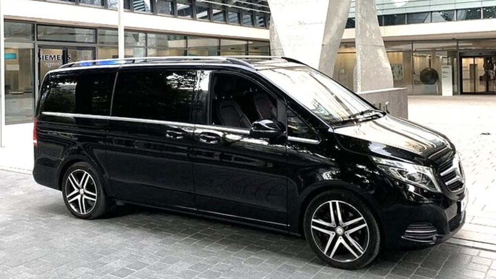 Arrival Transfer: Nice Airport NCE to Cannes in Luxury Van