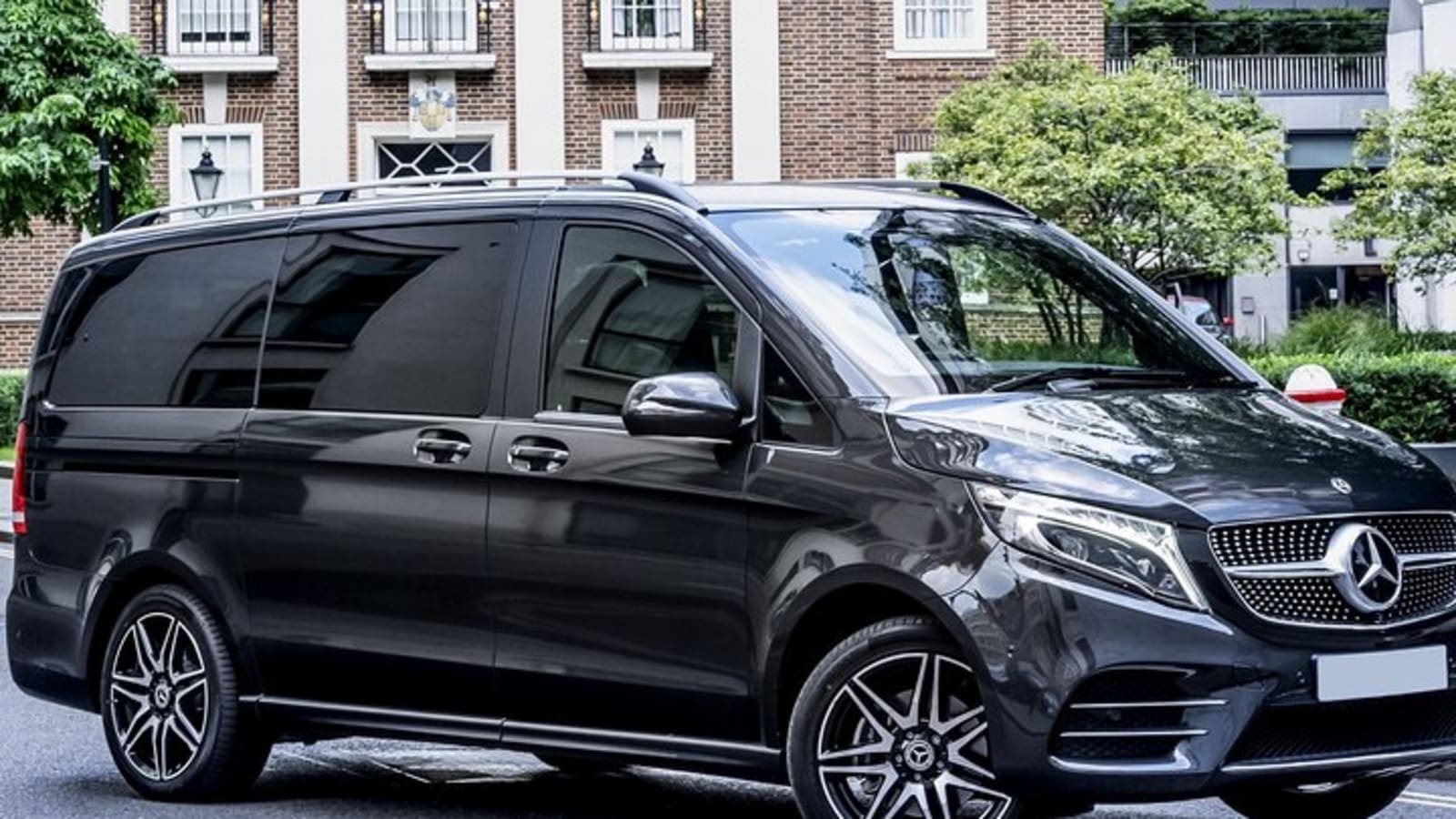 Private Transfer: MRS Airport to Marseille in Luxury Van