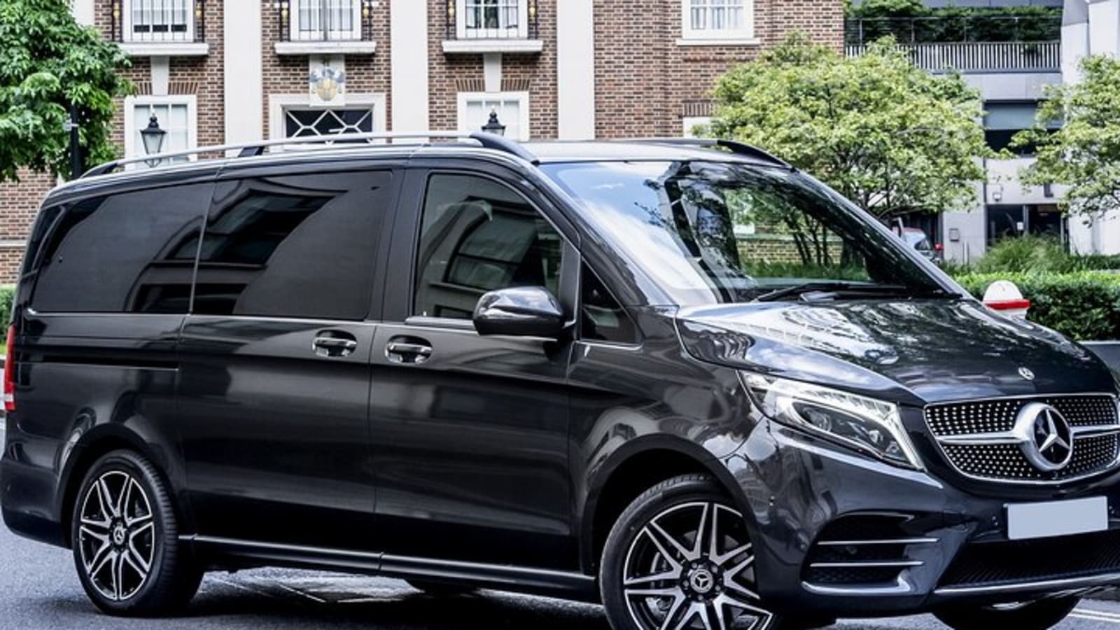 Departure Transfer: Helsinki to Airport HEL by Luxury Van