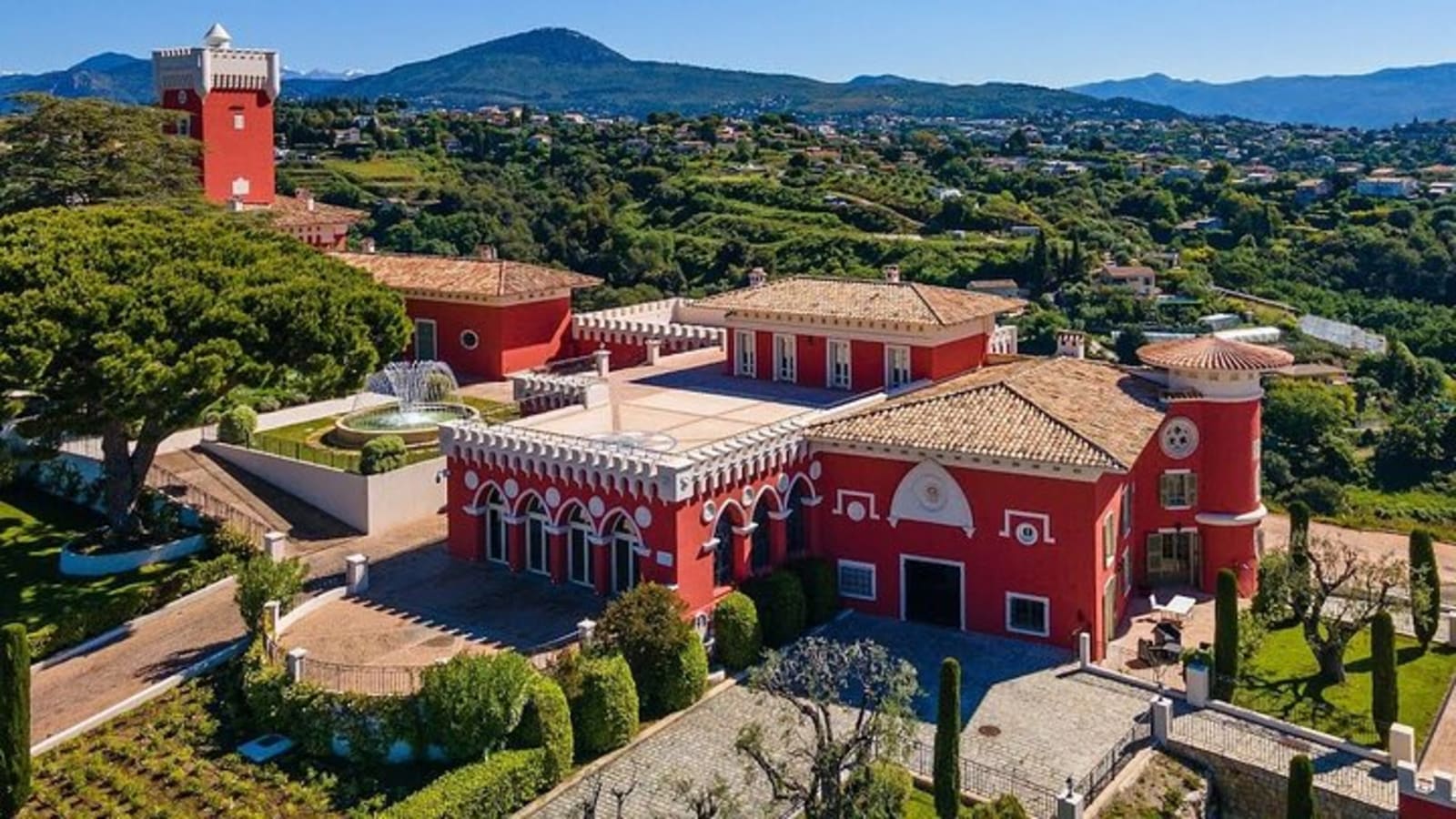 Wine tasting, Provencal market, & Countryside Small Group Full-Day Tour