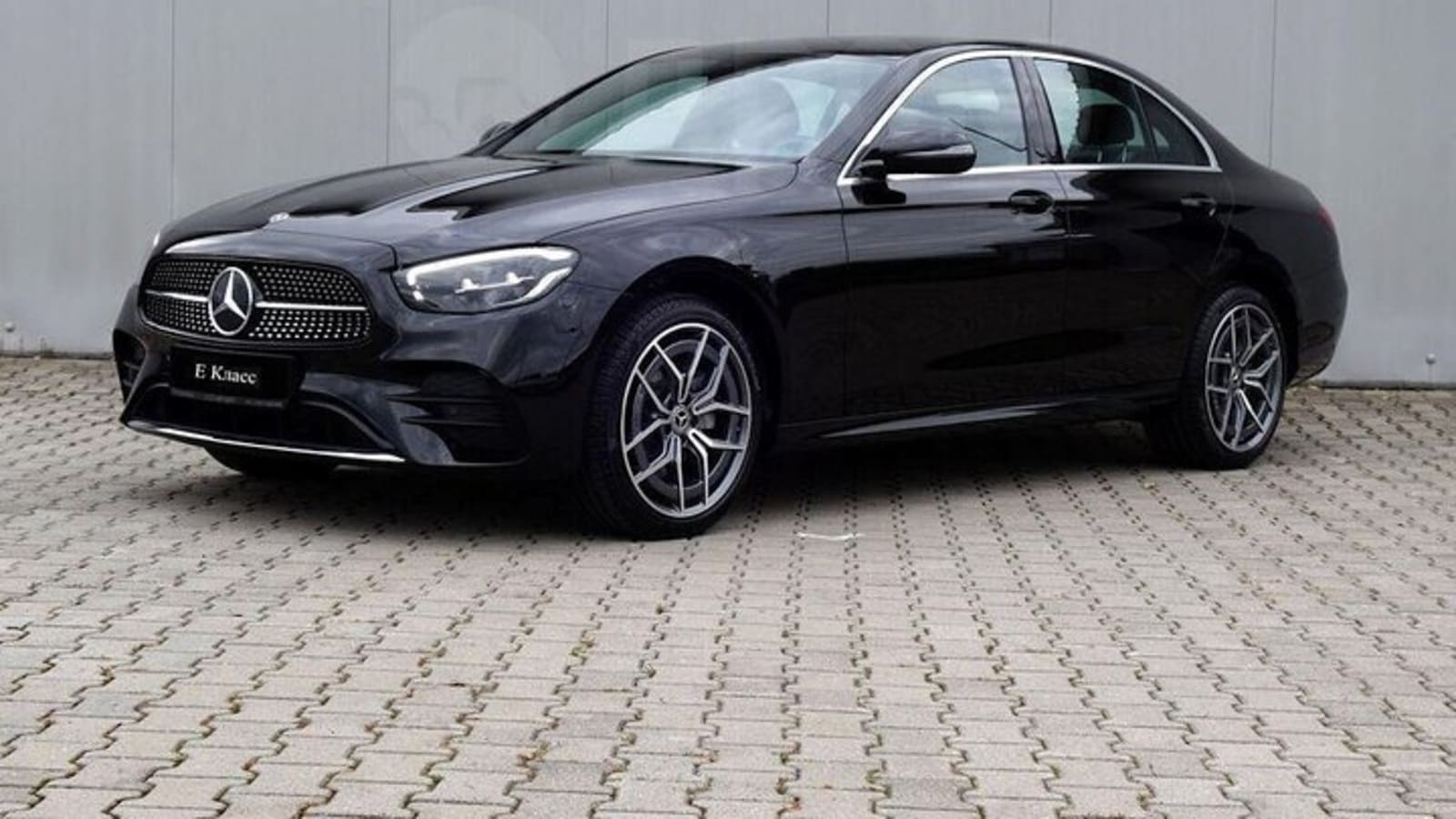 Departure Transfer: Frankfurt to Airport FRA by Business Car