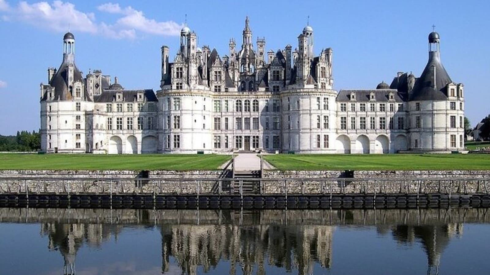 Day Trip: Paris to Loire Valley Castles - (champagne on board)