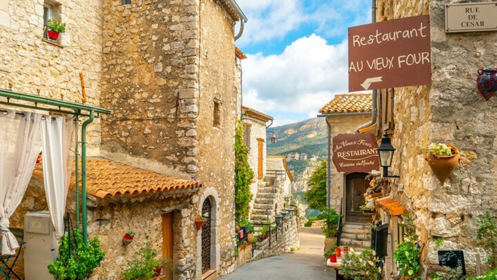 Provence Countryside and its Medieval Villages Private Tour