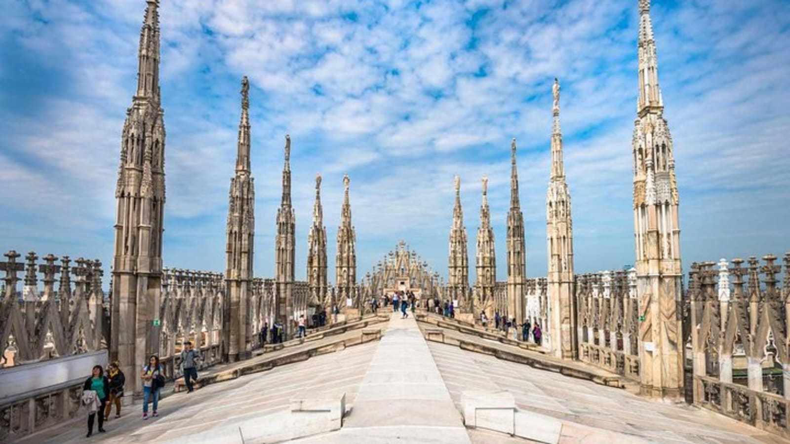 Milan: Best of Skip-the-Line Duomo Rooftops Guided Tour