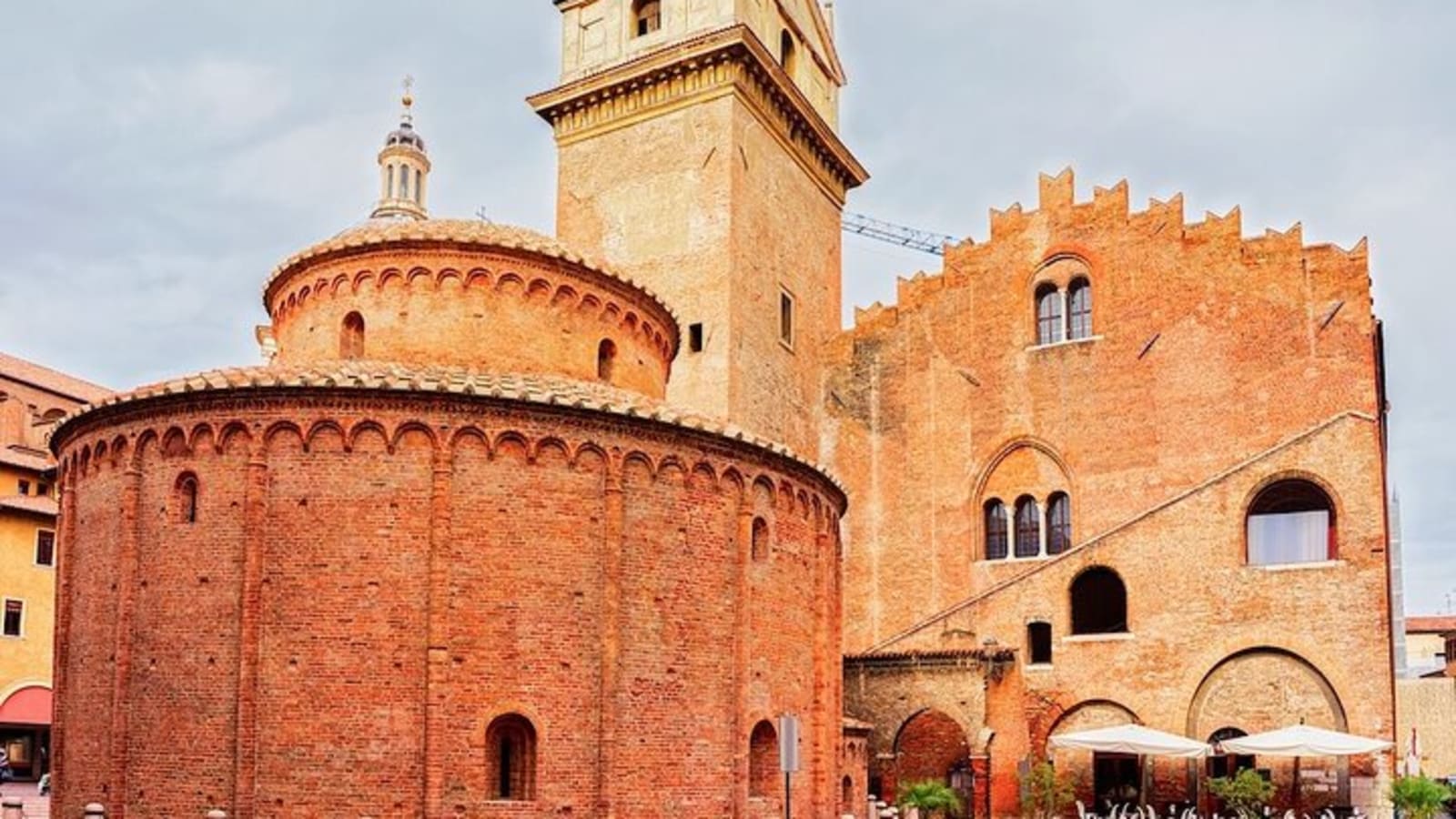 VIP Experience Verona, Mantua and the Mincio River from Verona
