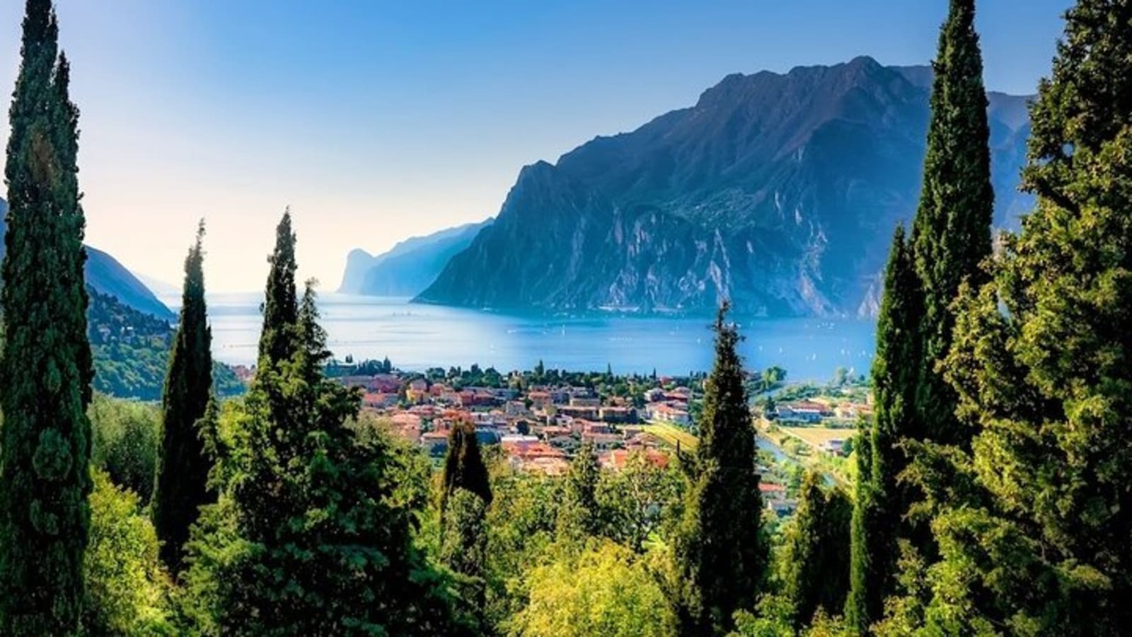 VIP Experience in Desenzano, Sirmione and Verona