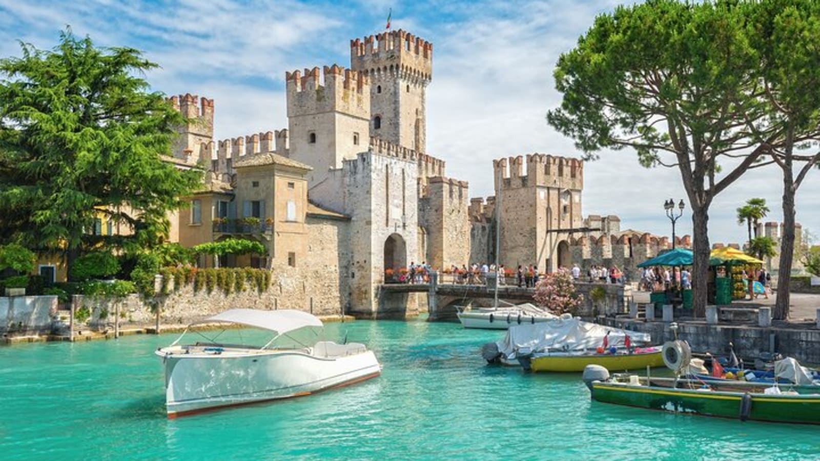 From Milan: Verona, Sirmione and Lake Garda Tour with Boat Cruise