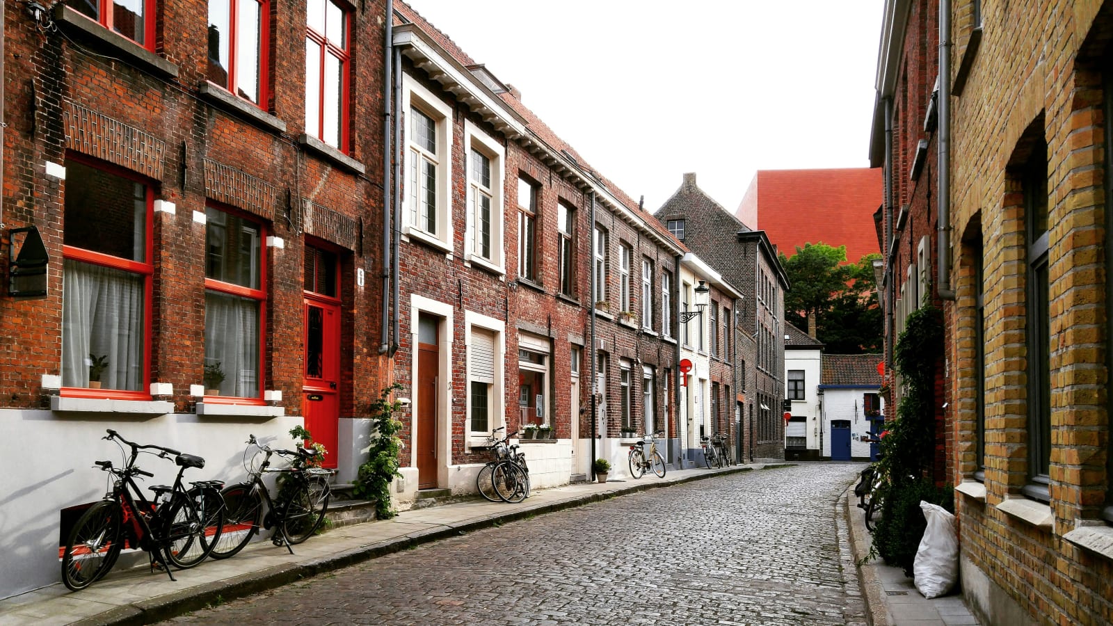 Enchanting Belgium: Private Full-Day Trip to Bruges and Ghent from Paris