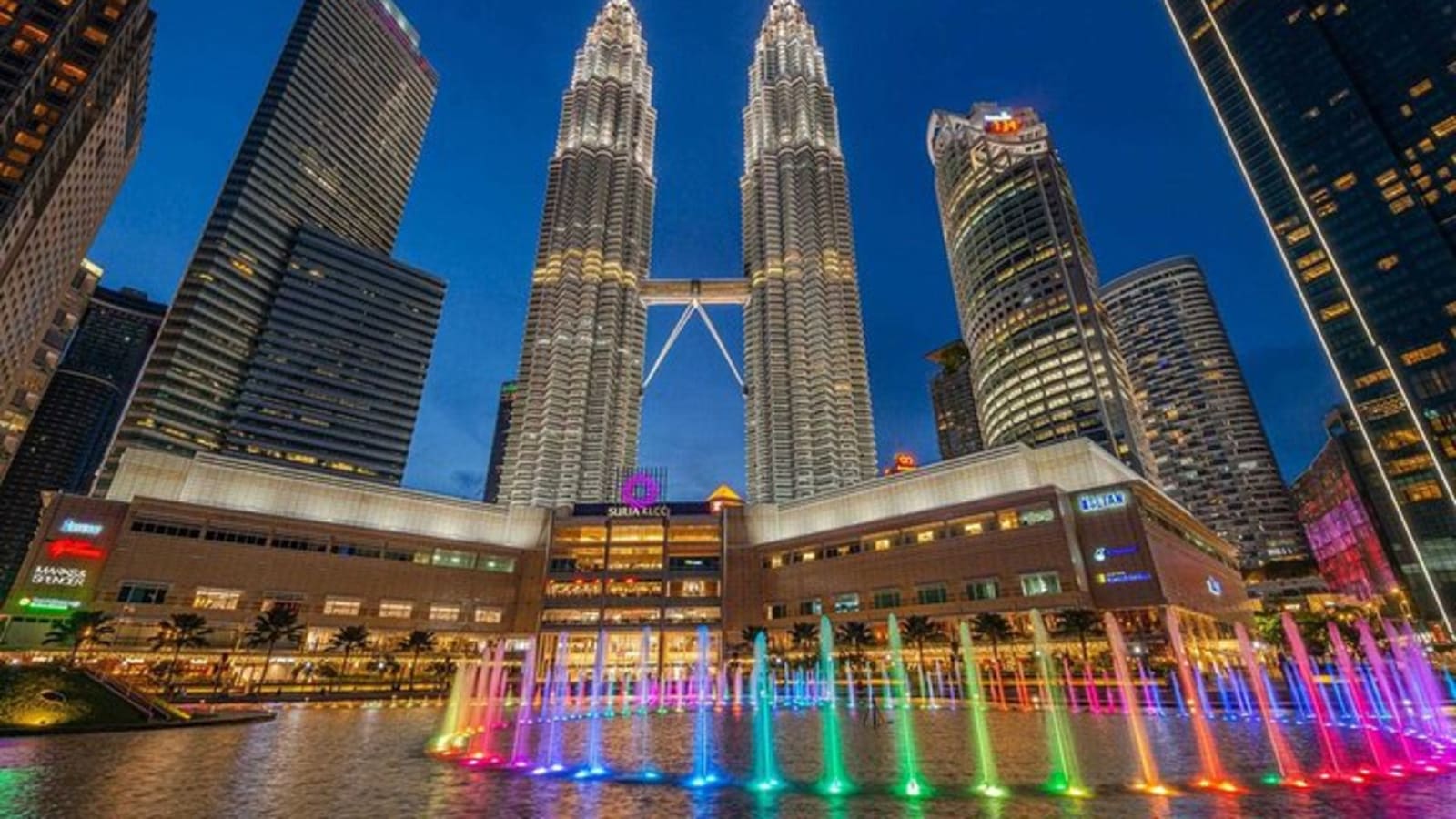 Private KL Evening Tour with KL Tower & Symphony Fountain Show