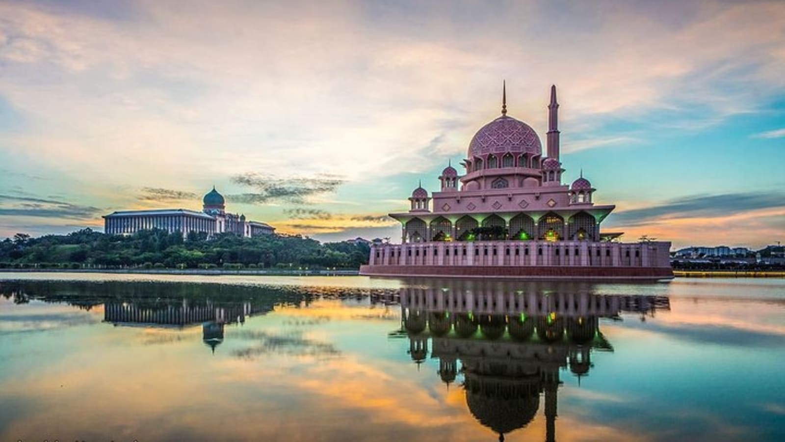 Putrajaya Tour with Boat Ride & Pink Mosque (SIC)