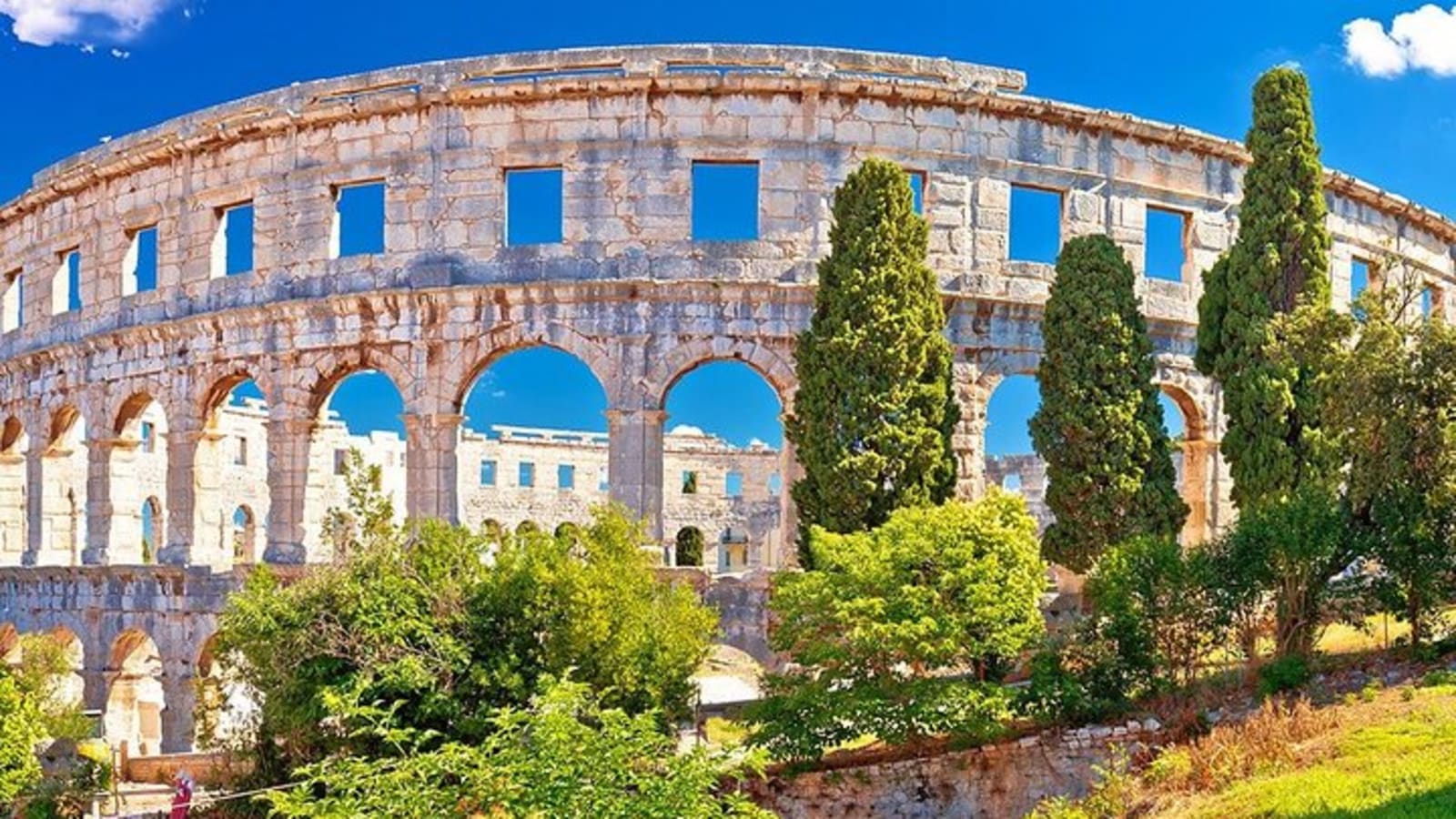 Private tour: Discover Pula with a Local History Teacher