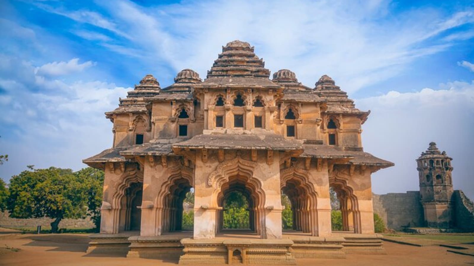 Hubli to Badami, Hampi, Belur, Halebedu, Mysore & Bangalore Tour