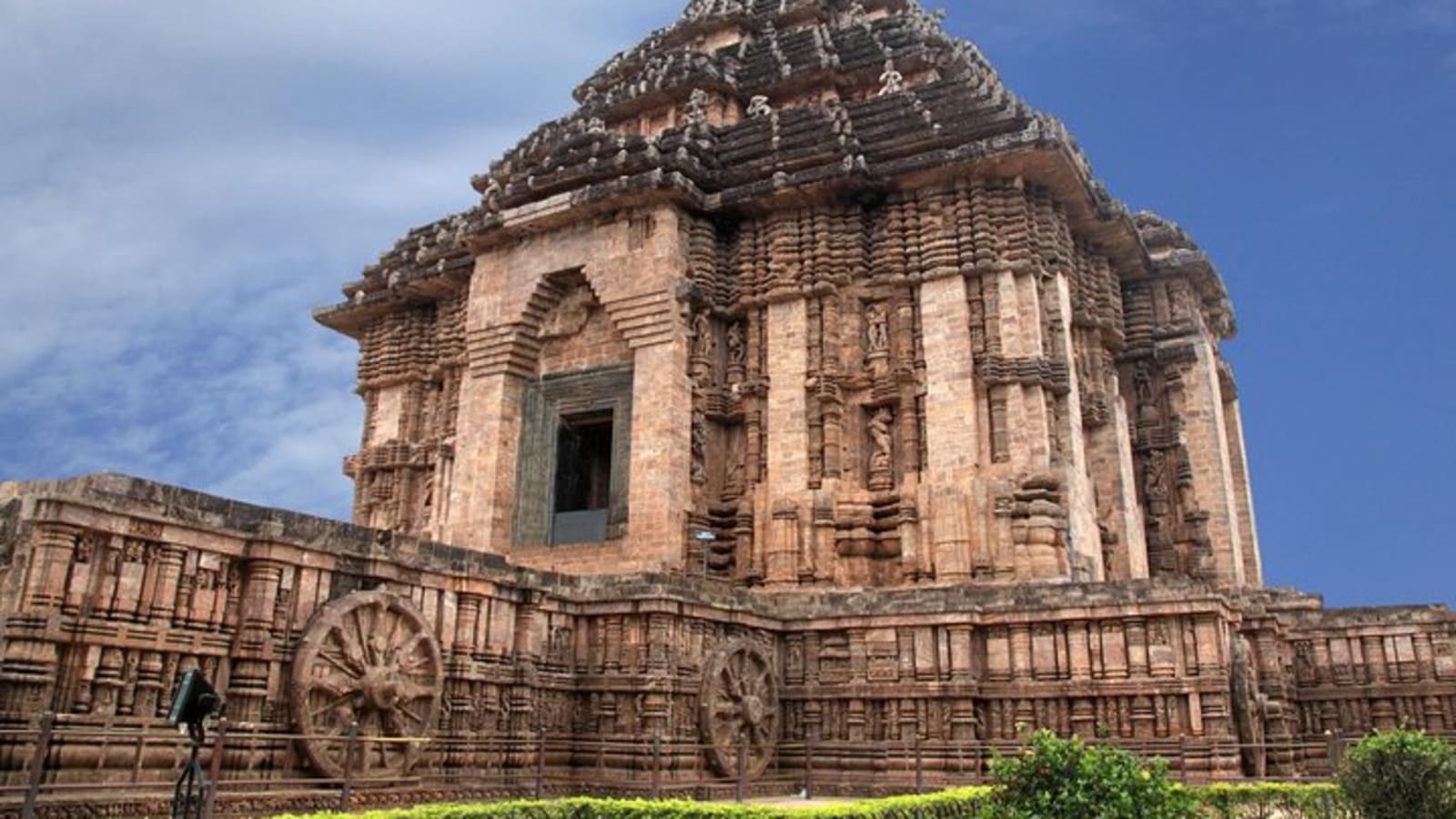 Bhubaneswar to Vizag Temple, Beaches & Valley