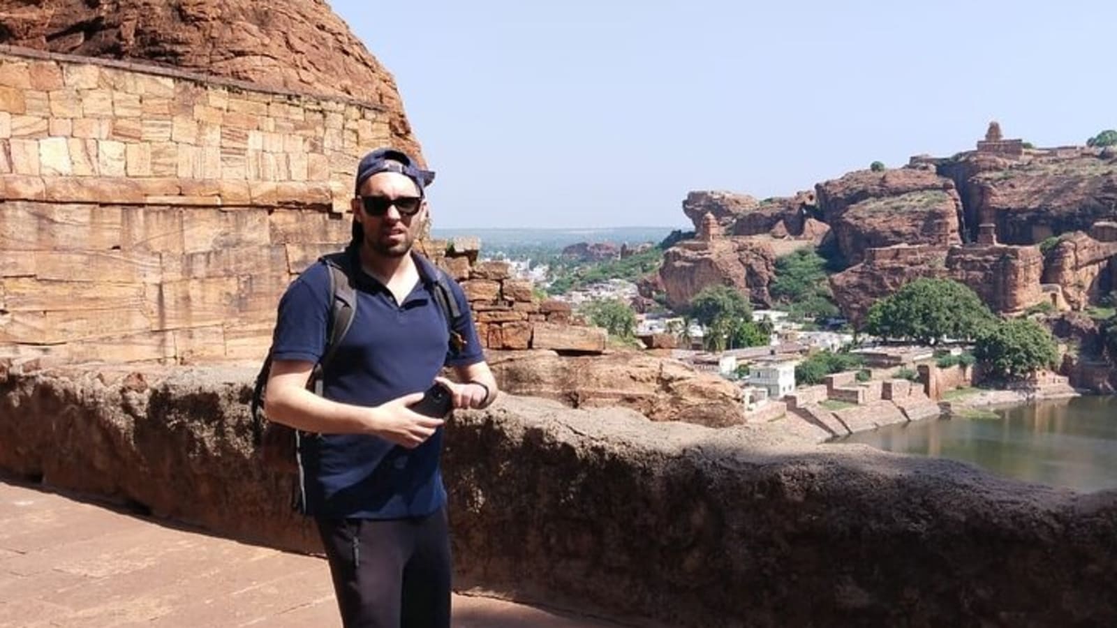 Hubli to Badami, Aihole, Pattadakal, Hampi & Bangalore Tour