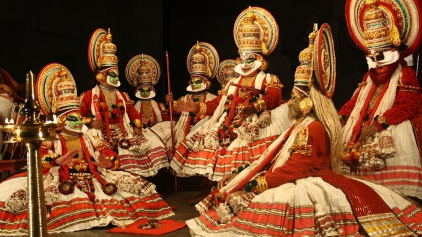Gems Of South India Tour: Caves, Palaces, Temples & Backwaters