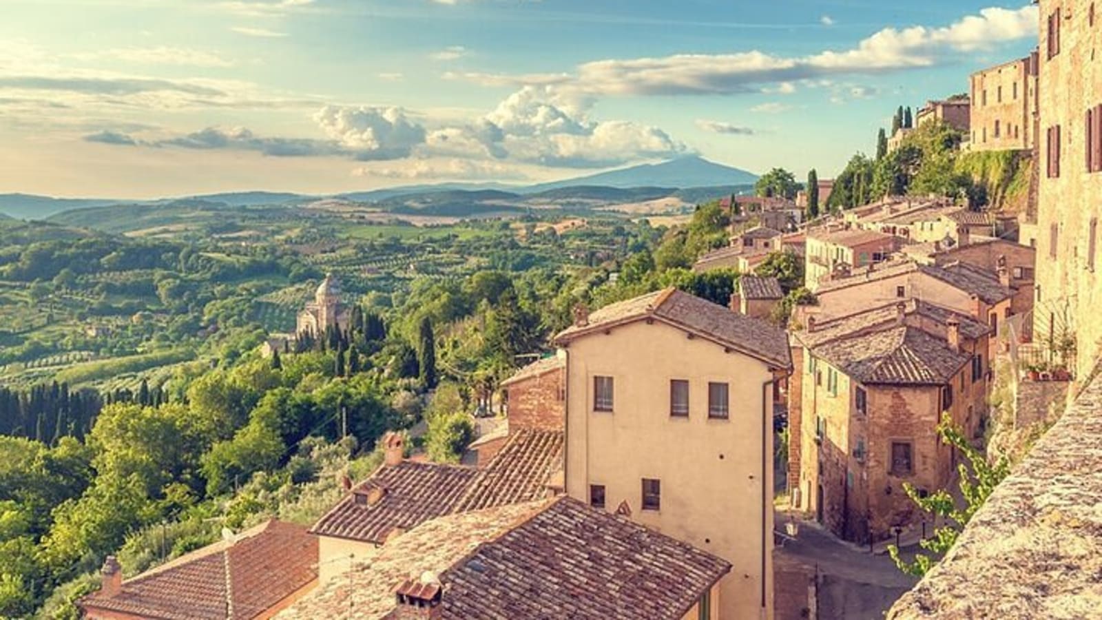 From Rome: Tuscany Hills, Wine Tasting & Montepulciano Lunch