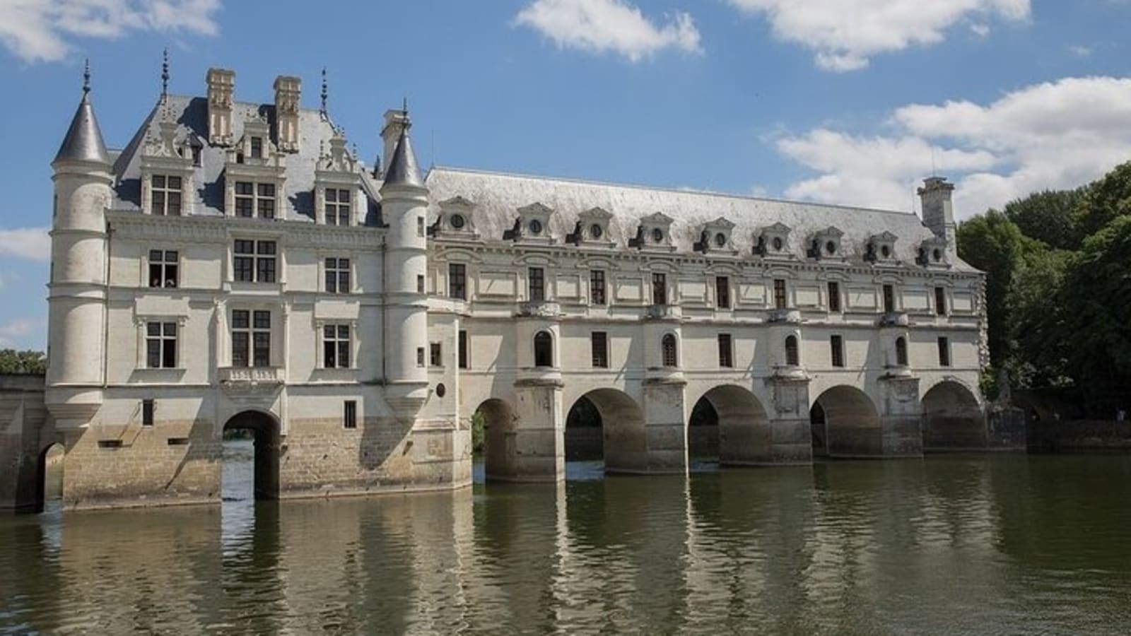 Private Day Trip From Paris to Loire Valley