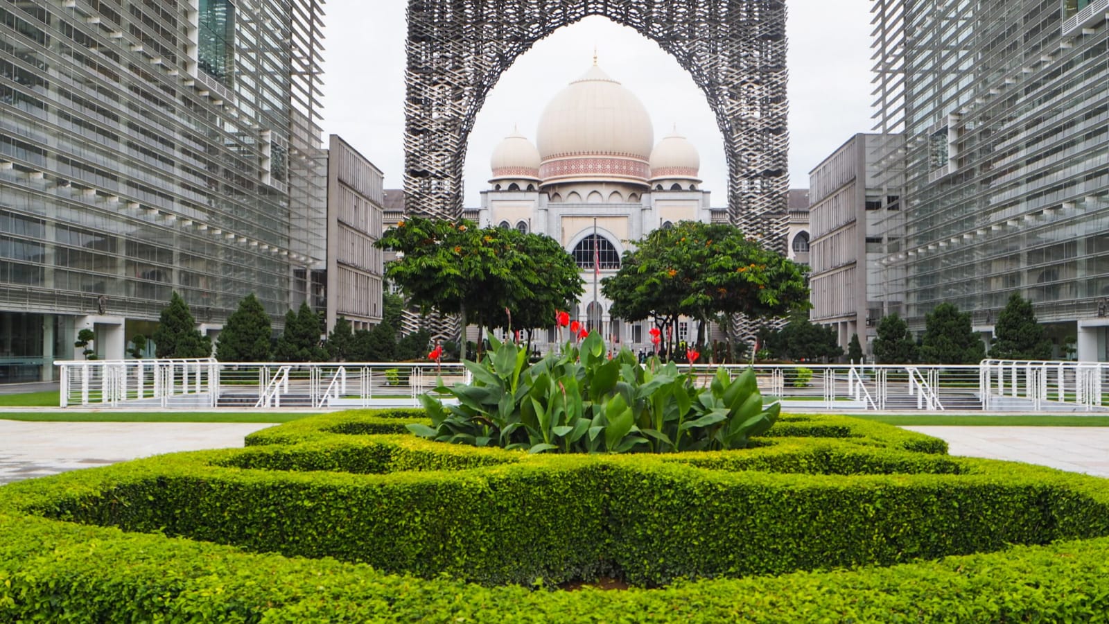 Kuala Lumpur City Tour with KL Tower Ticket & Putrajaya with Boat Ride (Private)