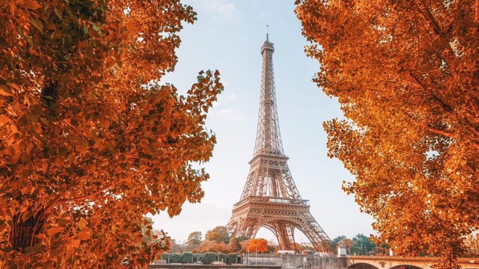 OT Paris Eiffel Tower 2nd Level Italian Guided Tour with Ticket For Summit