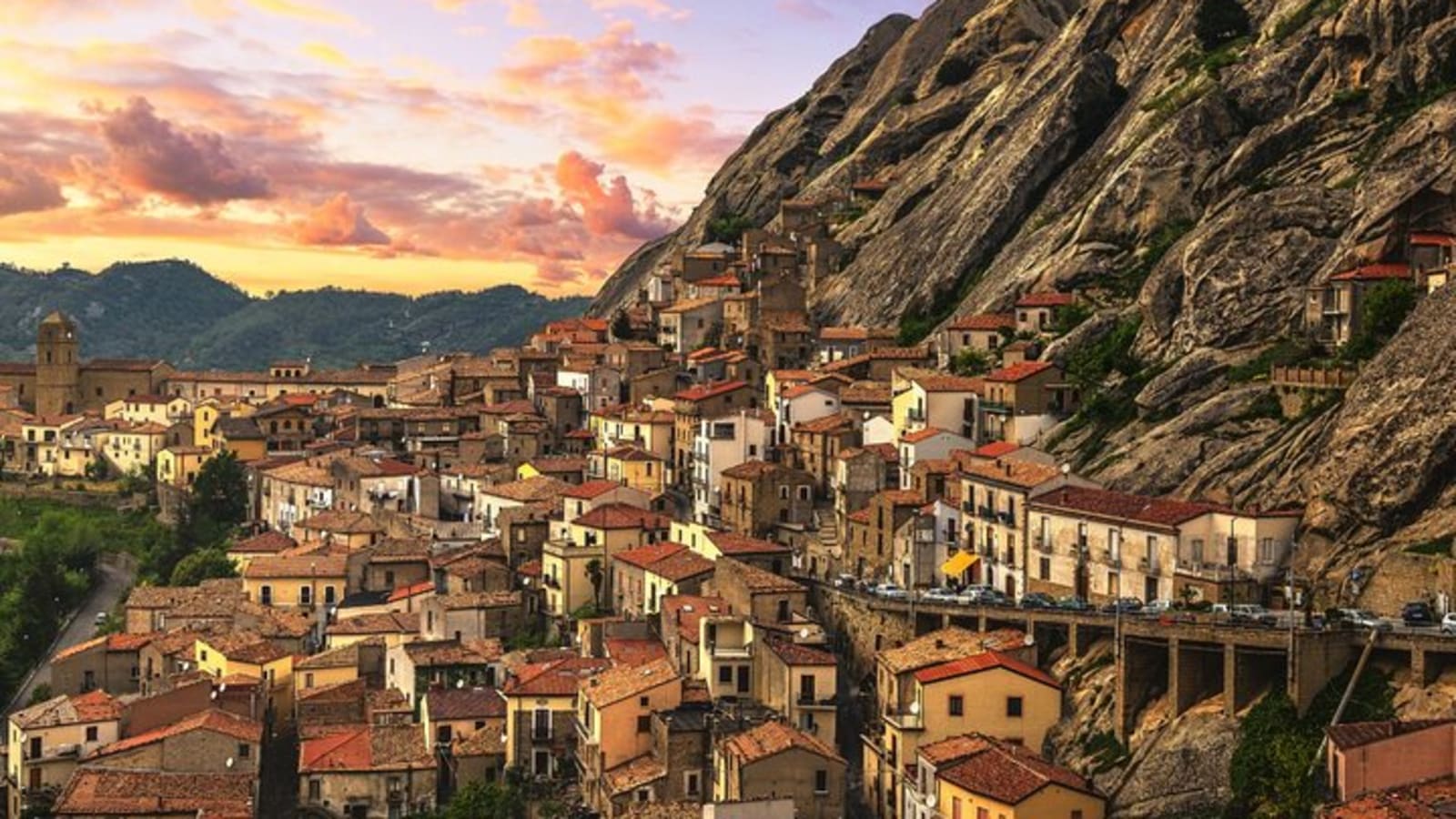 Guided Hike from Castelmezzano to Pietrapertosa