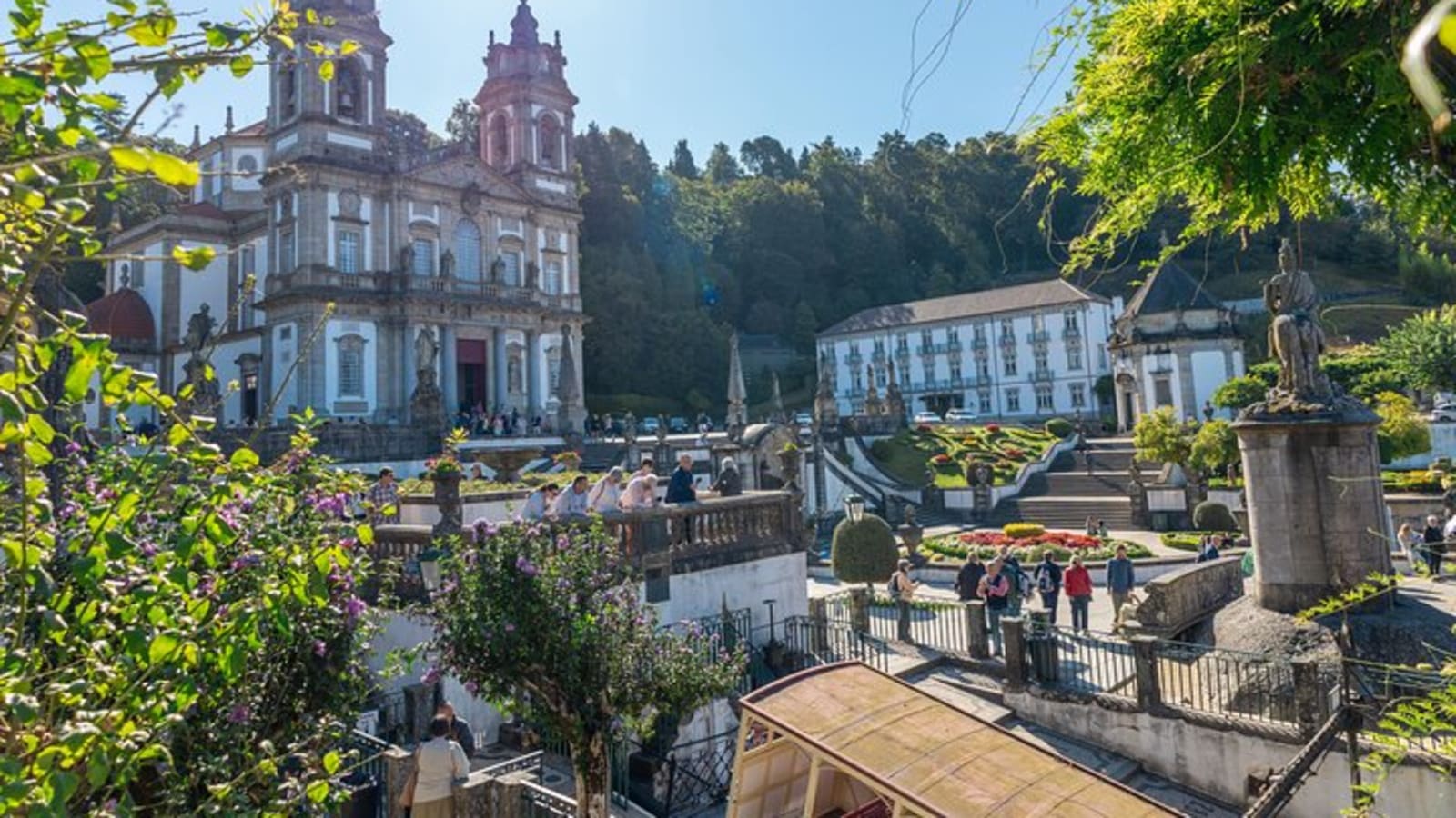 Small Group Braga and Guimarães Tour with Hotel Pick-up