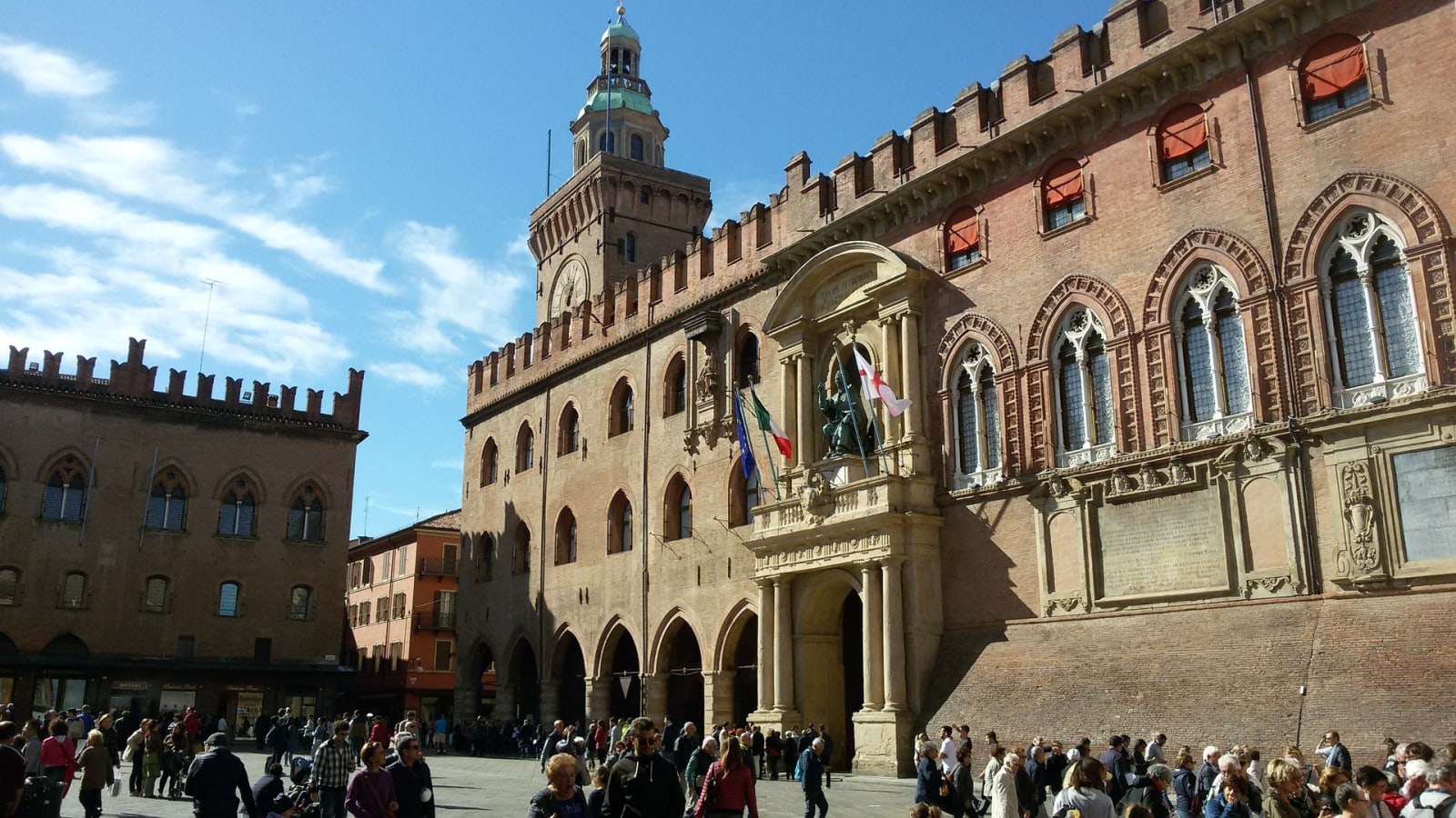 4-Hour Bologna Walking Tour with Santo Stefano and DOC Wine