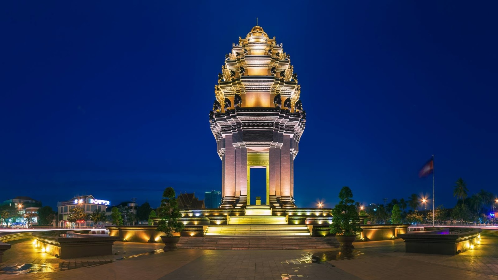 5-Day Phnom Penh and Koh Rong Sanloem Tour with Sunset Dhow Cruise