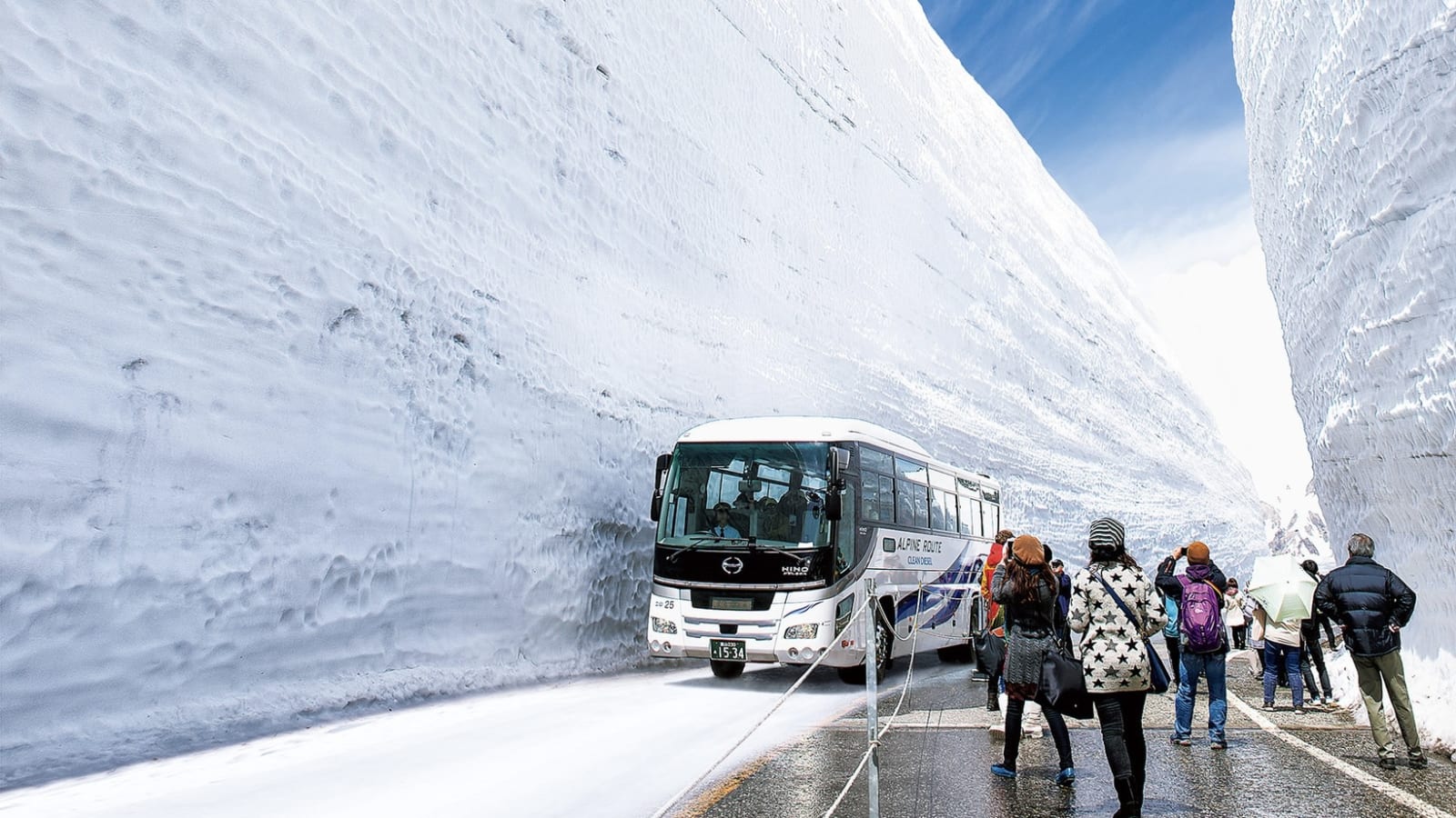 9-Hour Tateyama Snow Wall Tour from Toyama with Alpine Route