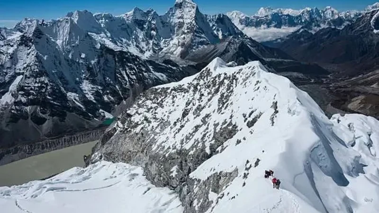 18-Day Island Peak Climb and Everest Base Camp Trek in Nepal