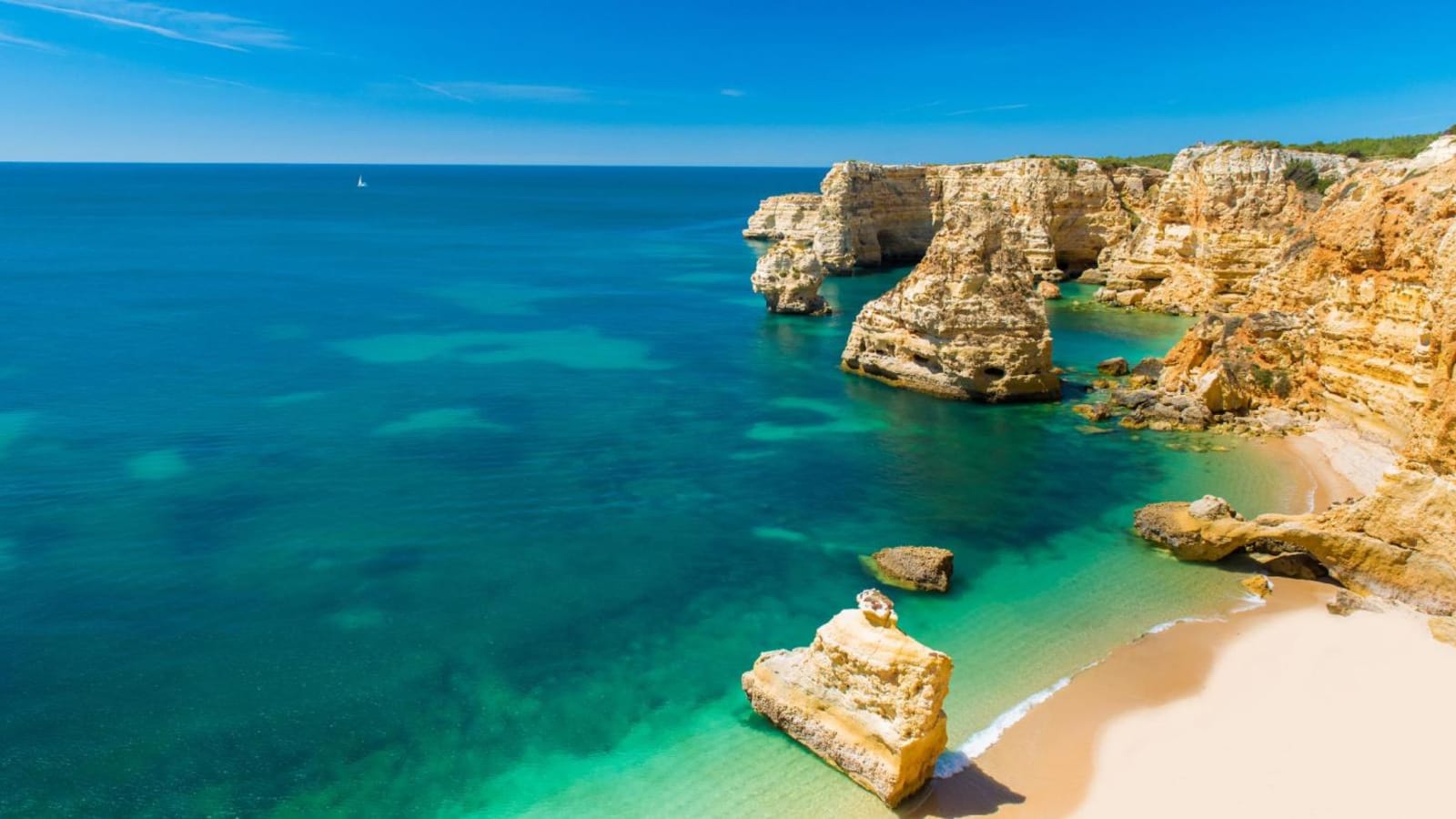 Full-Day Portimão Sightseeing Tour with Alcalar and Alvor