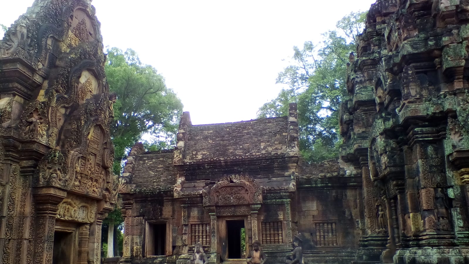 Full-Day Temple Tour in Siem Reap with Kbal Spean and Banteay Srei