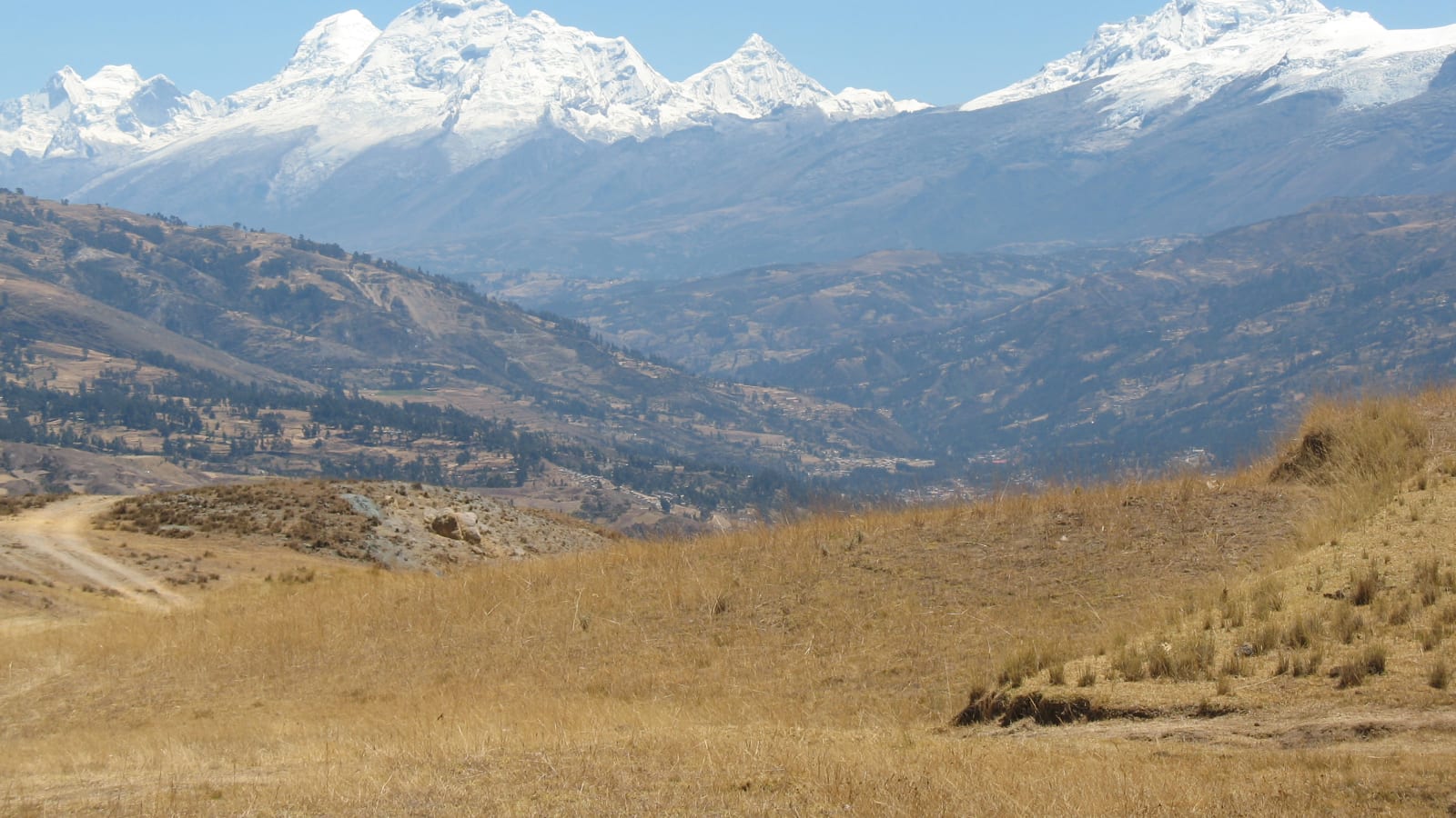 6-Hour Hiking Tour to Wilcacocha Lake from Huaraz via Santa Cruz