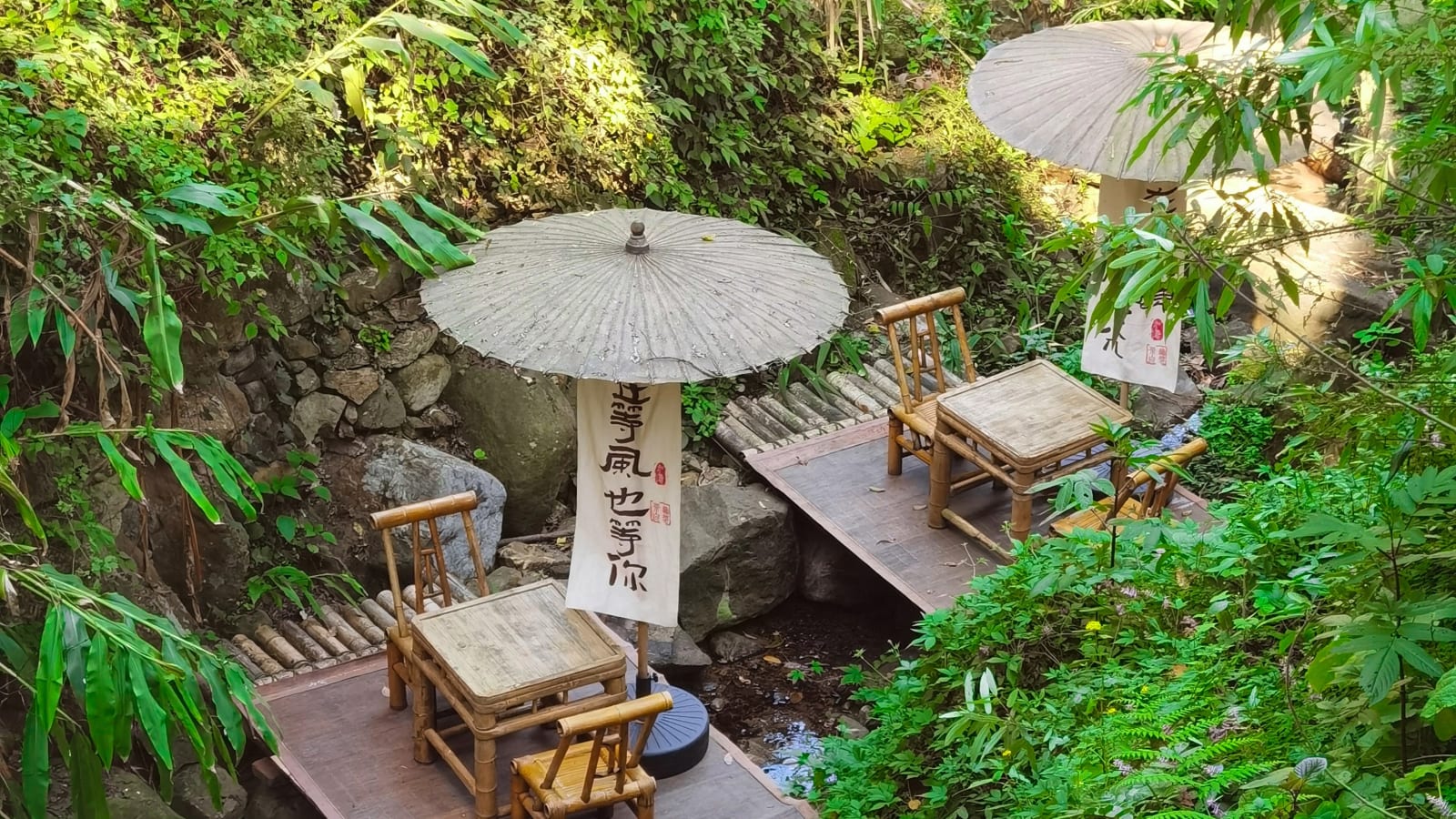 8-Hour Chongqing Cultural and Nature Tour with Hidden Lake and Temple