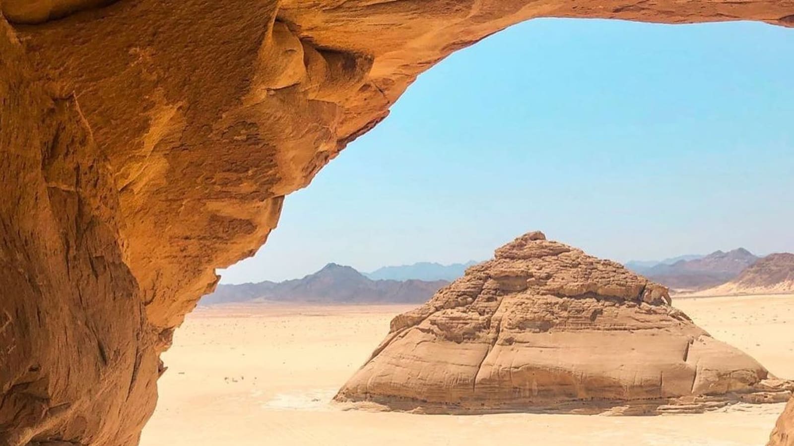 1-Day Colored Canyon and Blue Hole Tour with Dahab Bazaar Visit