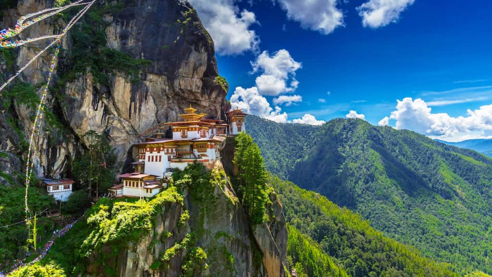 10-Day Nepal and Bhutan Luxury Tour with Tiger's Nest and Chitwan