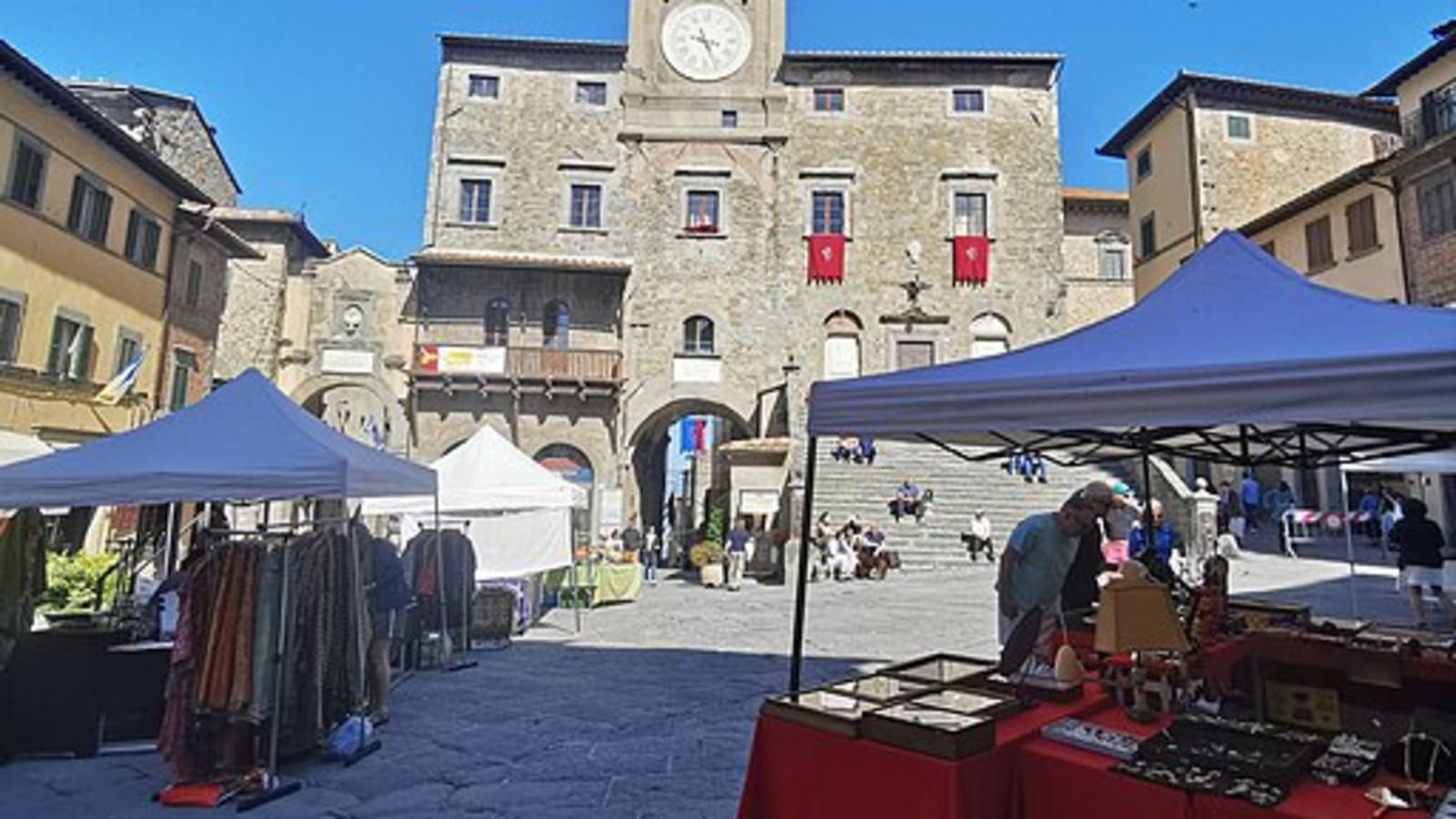 1-Hour Cortona Walking Tour with Historic Squares and Valley Views