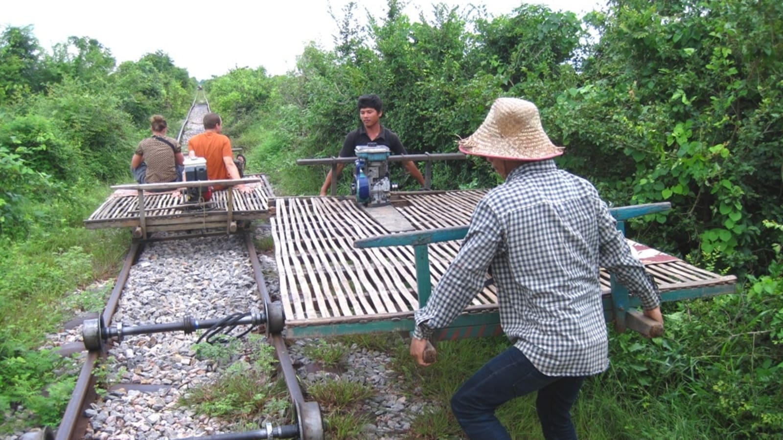 3-Day Battambang Tour from Siem Reap with Bat Cave and Bamboo Train